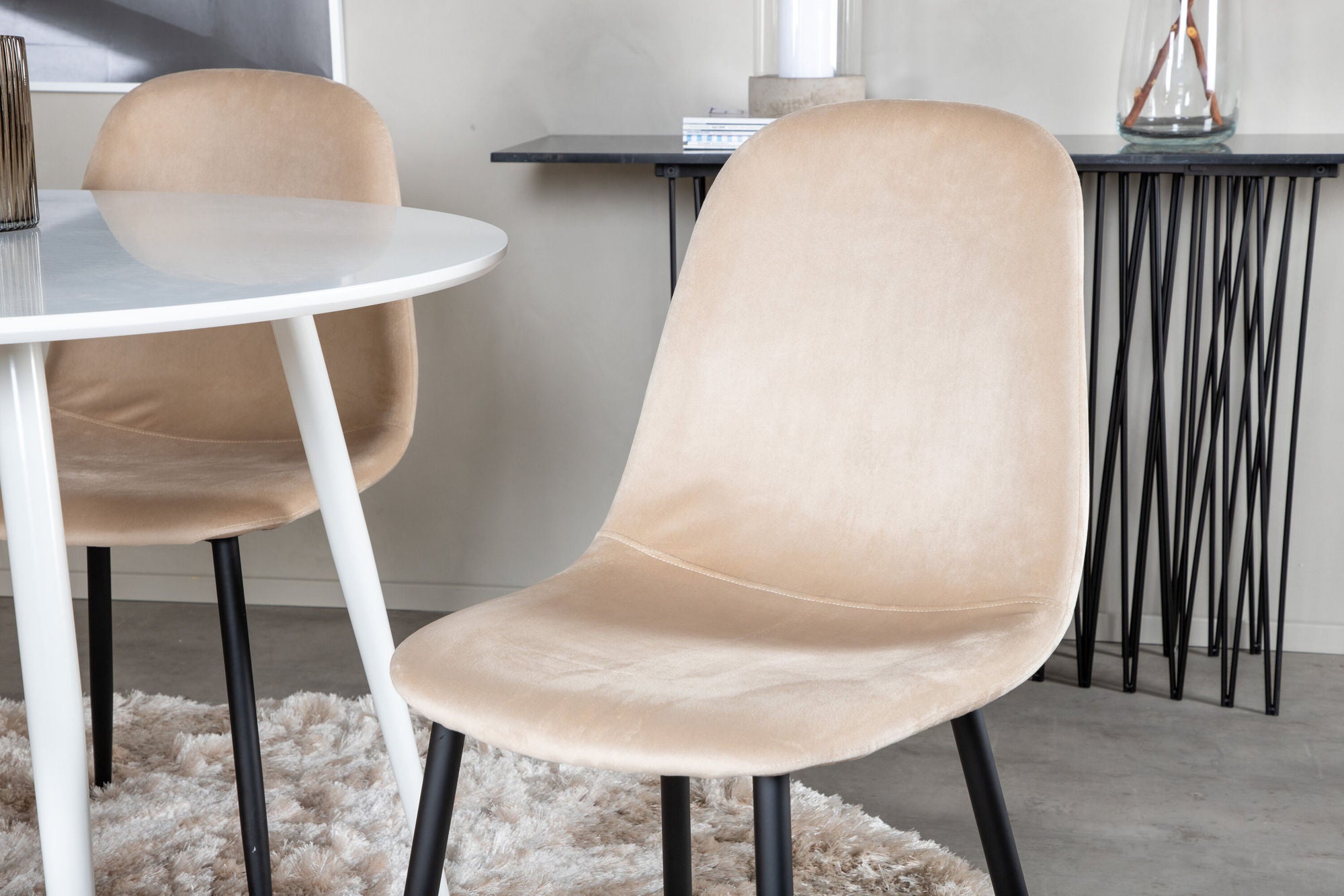 Venture Home Plaza rund bord 100 cm - White top / White Legs+Polar Spisebordsstol- Black legs / Beige Velvet (ersätter 19902-880)_4