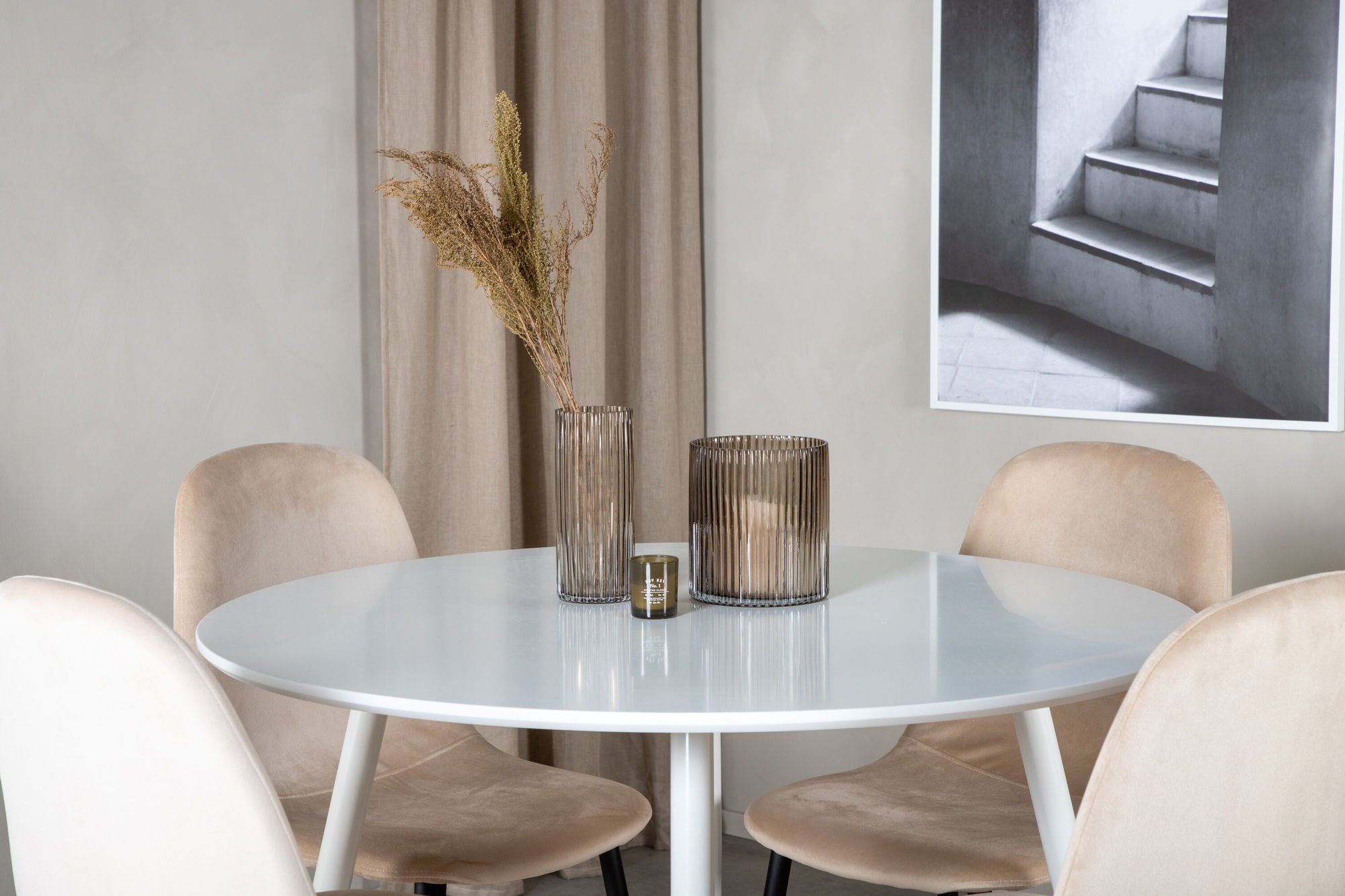 Venture Home Plaza rund bord 100 cm - White top / White Legs+Polar Spisebordsstol- Black legs / Beige Velvet (ersätter 19902-880)_4