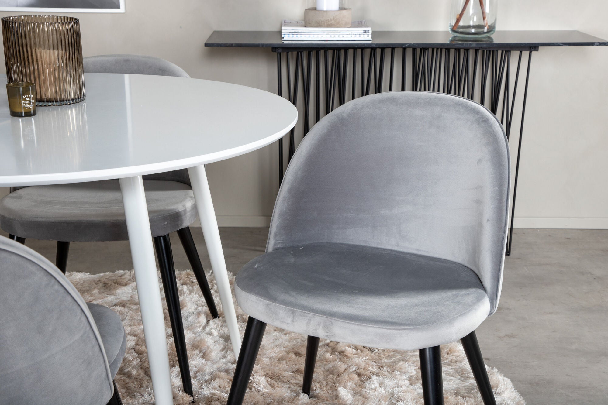 Venture Home Plaza rund bord 100 cm - White top / White Legs+Velvet Spisebordsstol - Light Grey / Black_4