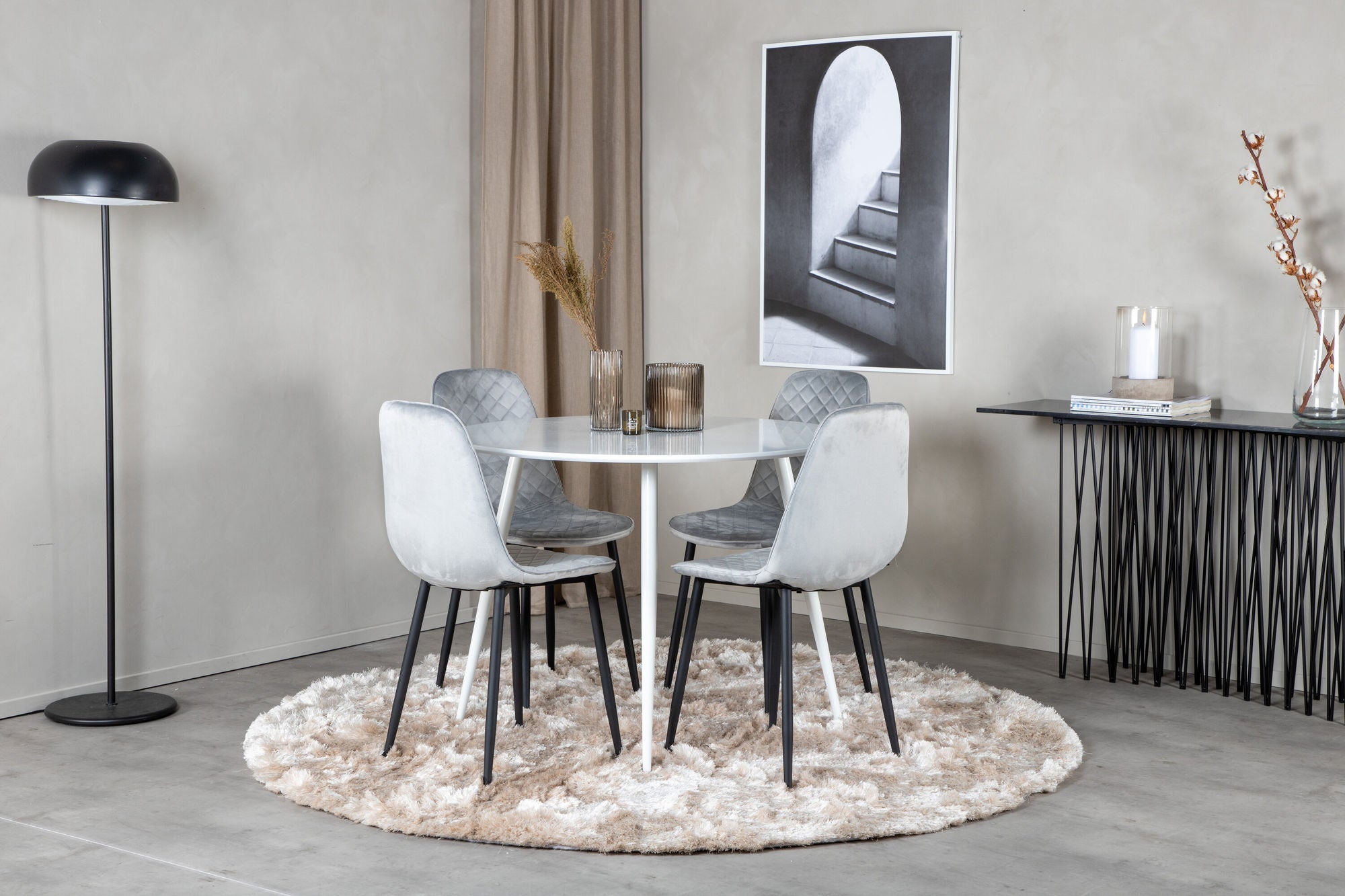 Venture Home Plaza rund bord 100 cm - White top / White Legs+Polar Diamond Spisebordsstol - Black Legs - Grey Velvet_4
