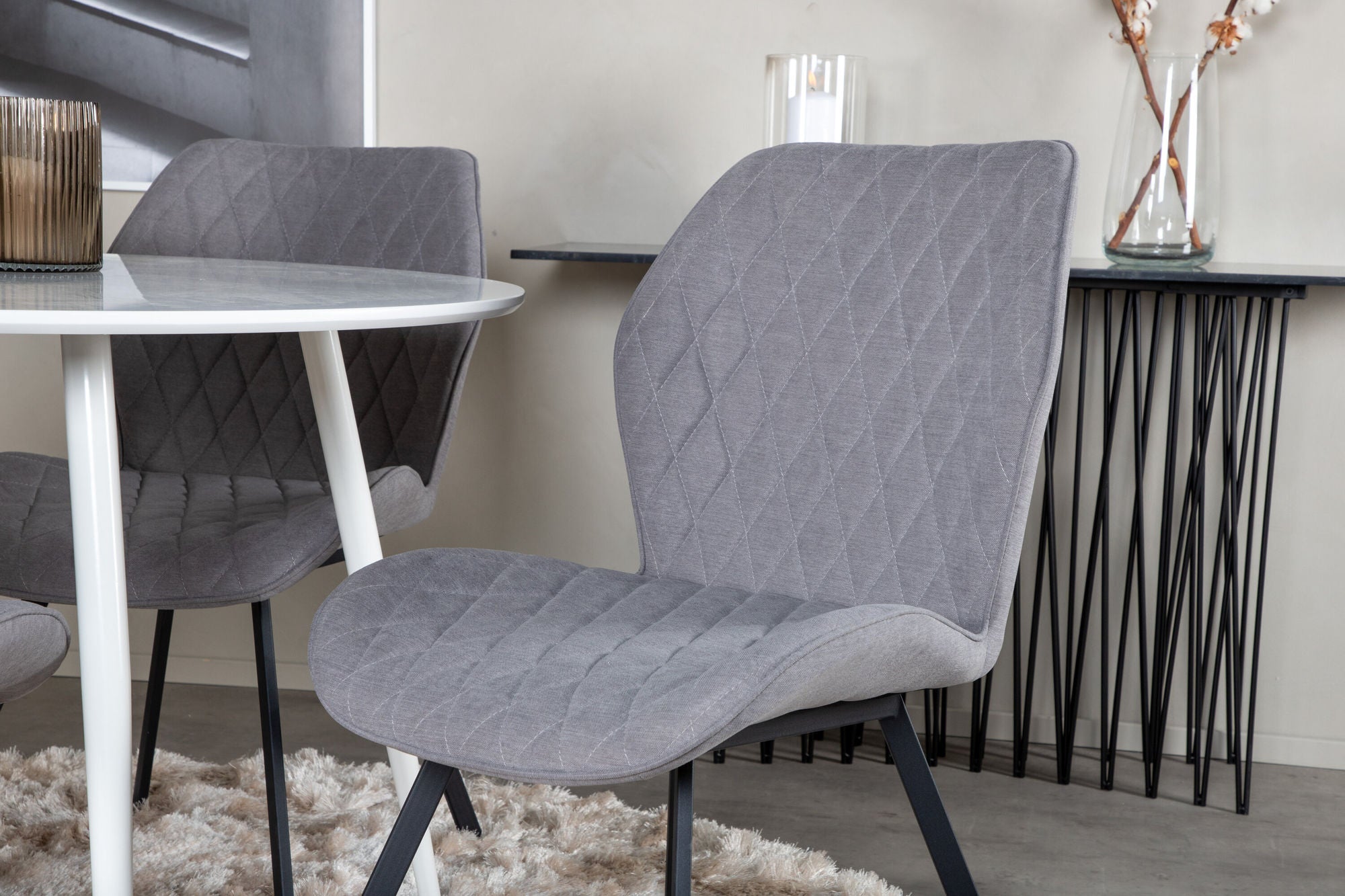 Venture Home Plaza rund bord 100 cm - White top / White Legs+Gemma Spisebordsstol - Black Legs - Grey Fabric_4