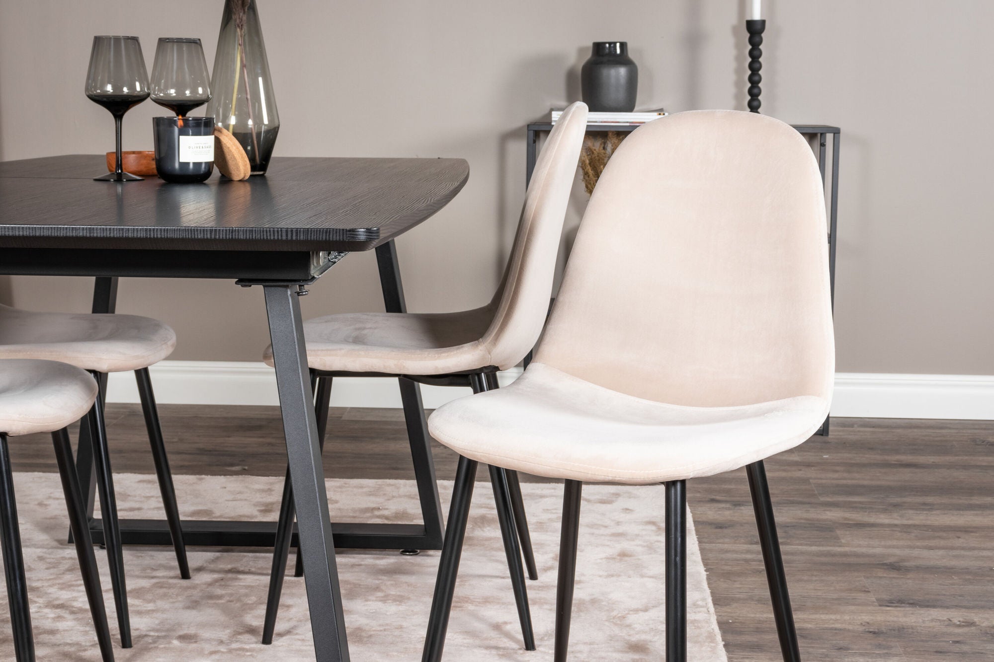 Venture Home Inca Extentionbord - Black top / black Legs+Polar Spisebordsstol- Black legs / Beige Velvet (ersätter 19902-880)_4