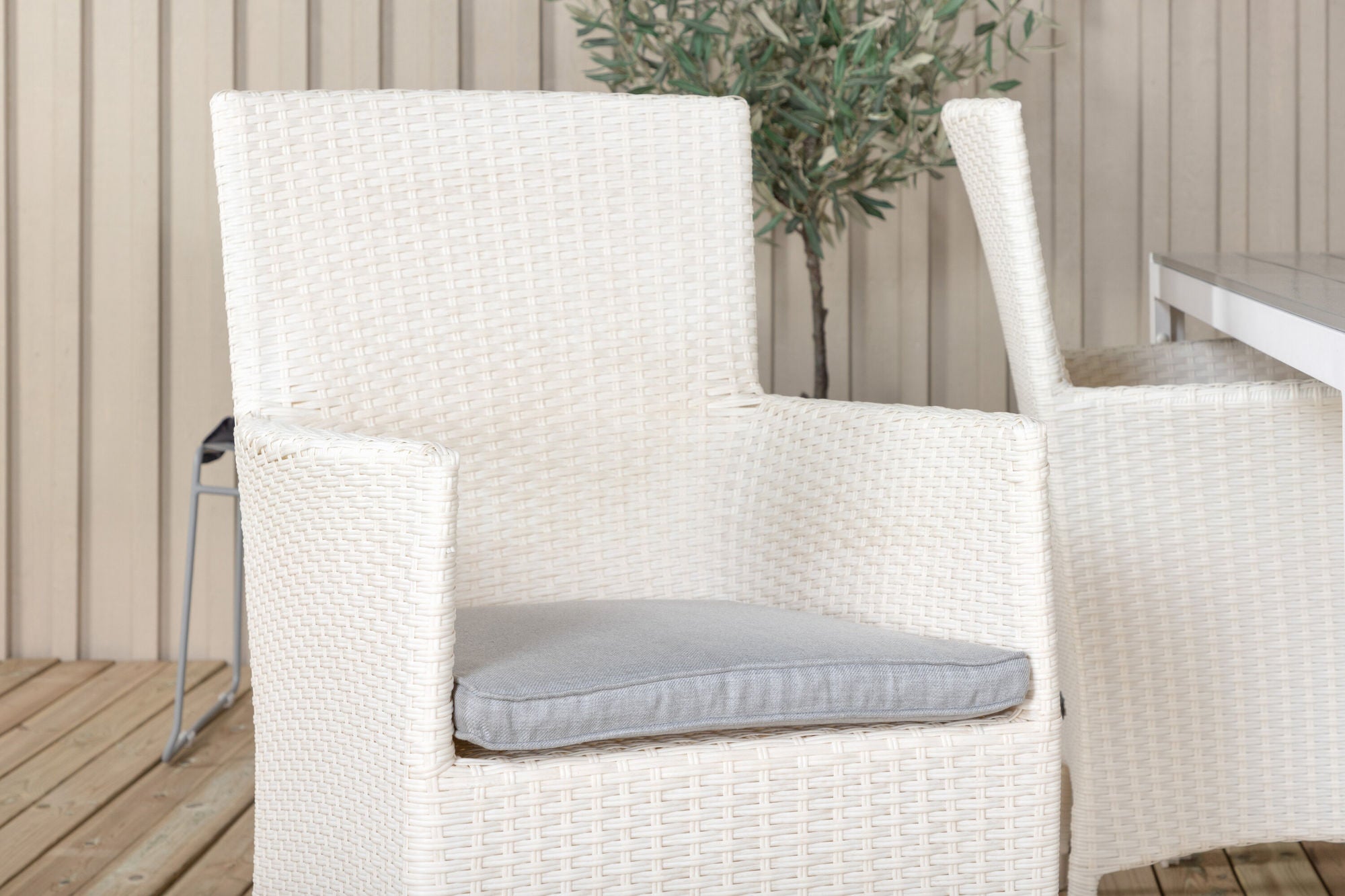 Venture Home Break spisebord - White Alu / Grey Aintwood - 150*90+Malin Arm stol with cus