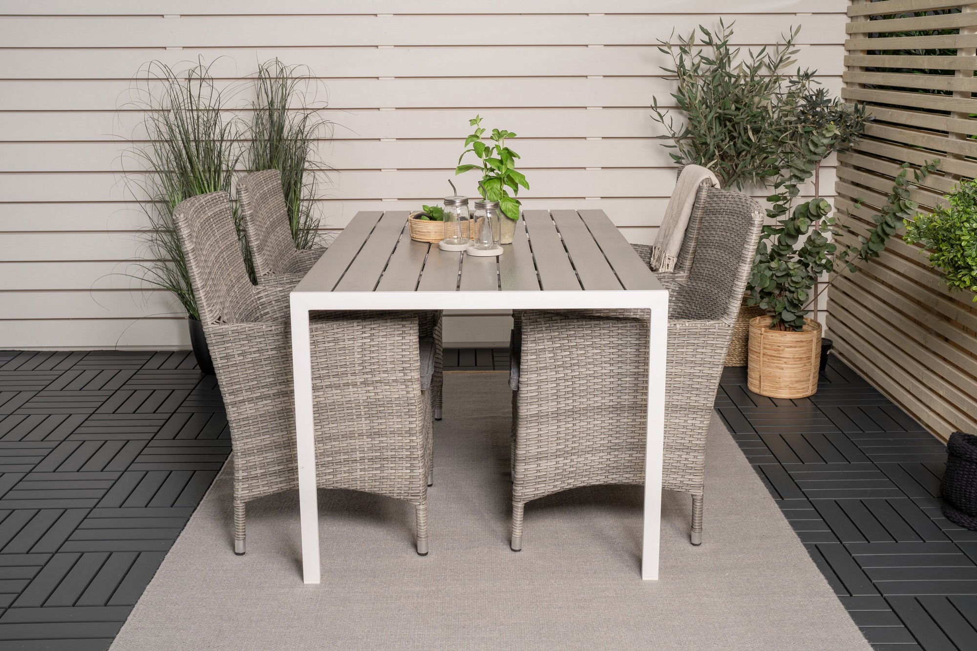 Venture Home Break spisebord - White Alu / Grey Aintwood - 150*90+Malin Arm stol with cus