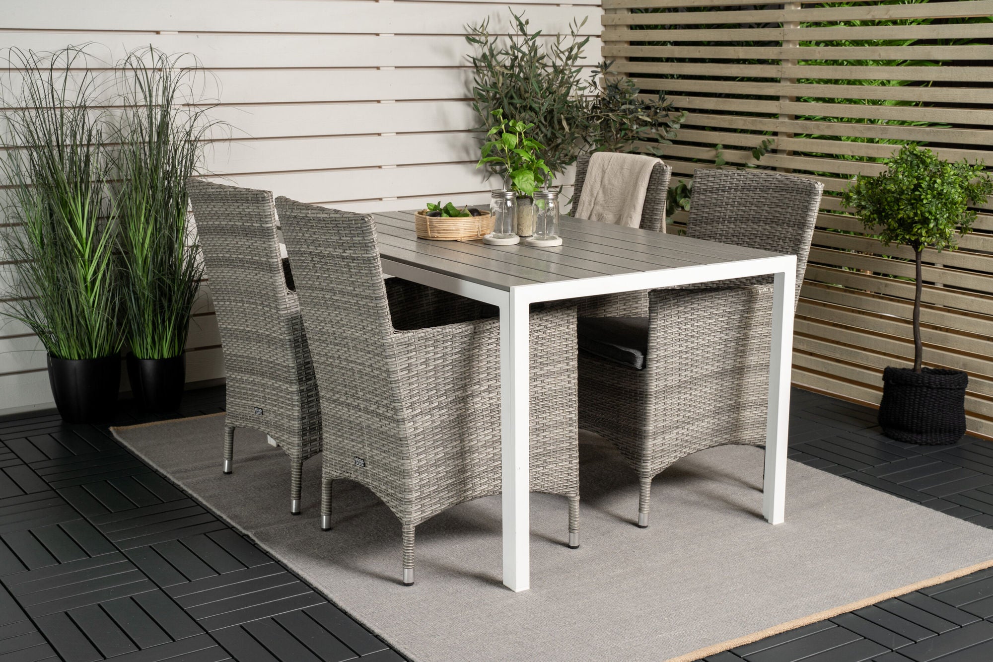 Venture Home Break spisebord - White Alu / Grey Aintwood - 150*90+Malin Arm stol with cus