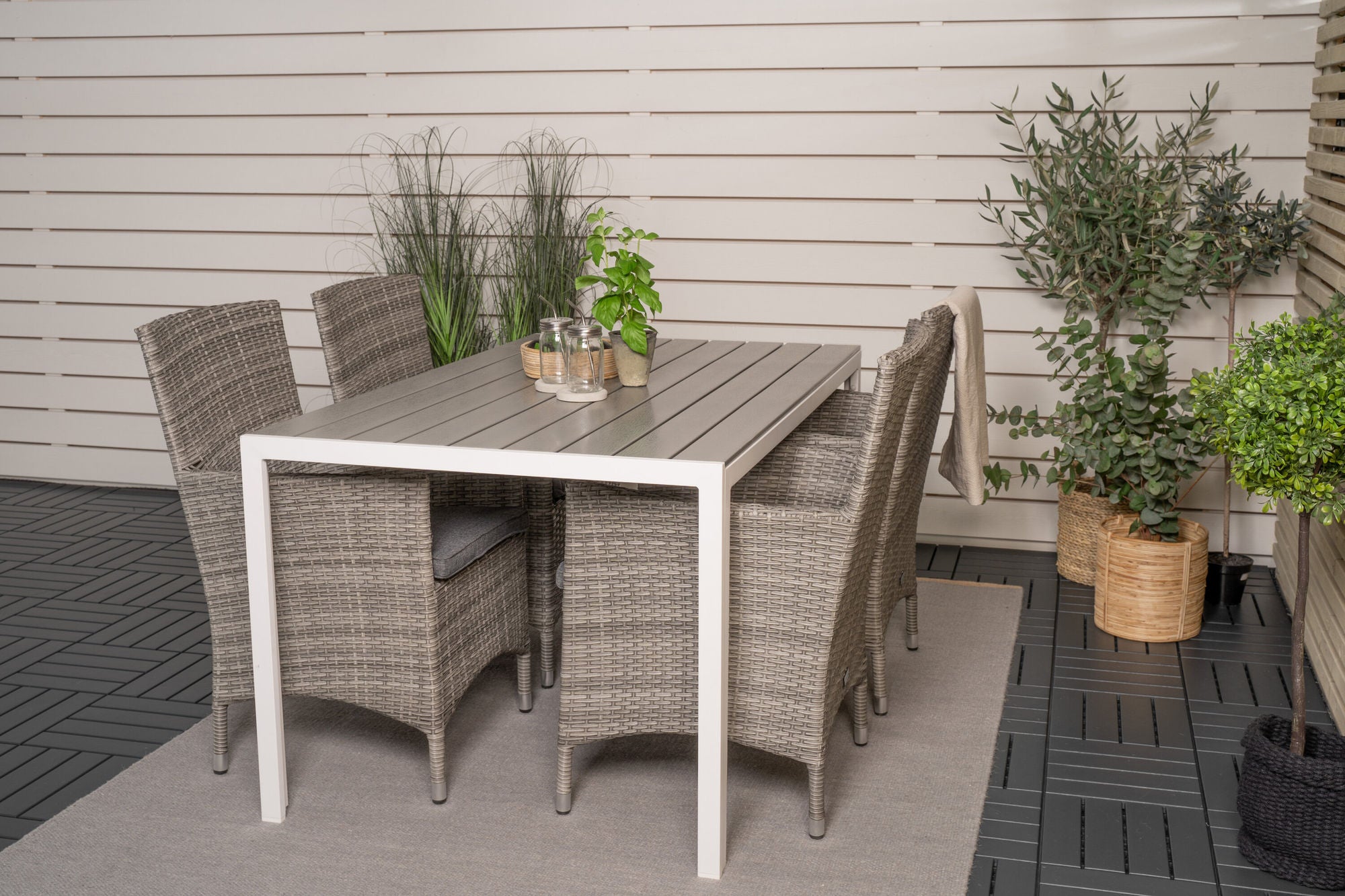 Venture Home Break spisebord - White Alu / Grey Aintwood - 150*90+Malin Arm stol with cus