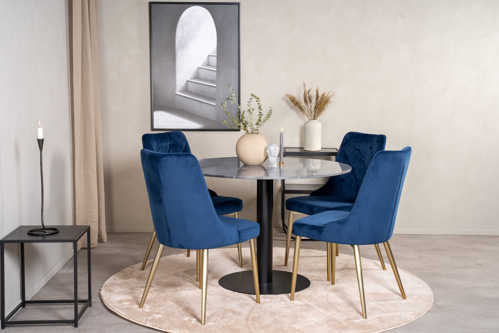 Venture Home Estelle spisebord round 106cm Grey Marble / Black Legs - Velvet Deluxe stol - Blue/Matt Brass Leg 4