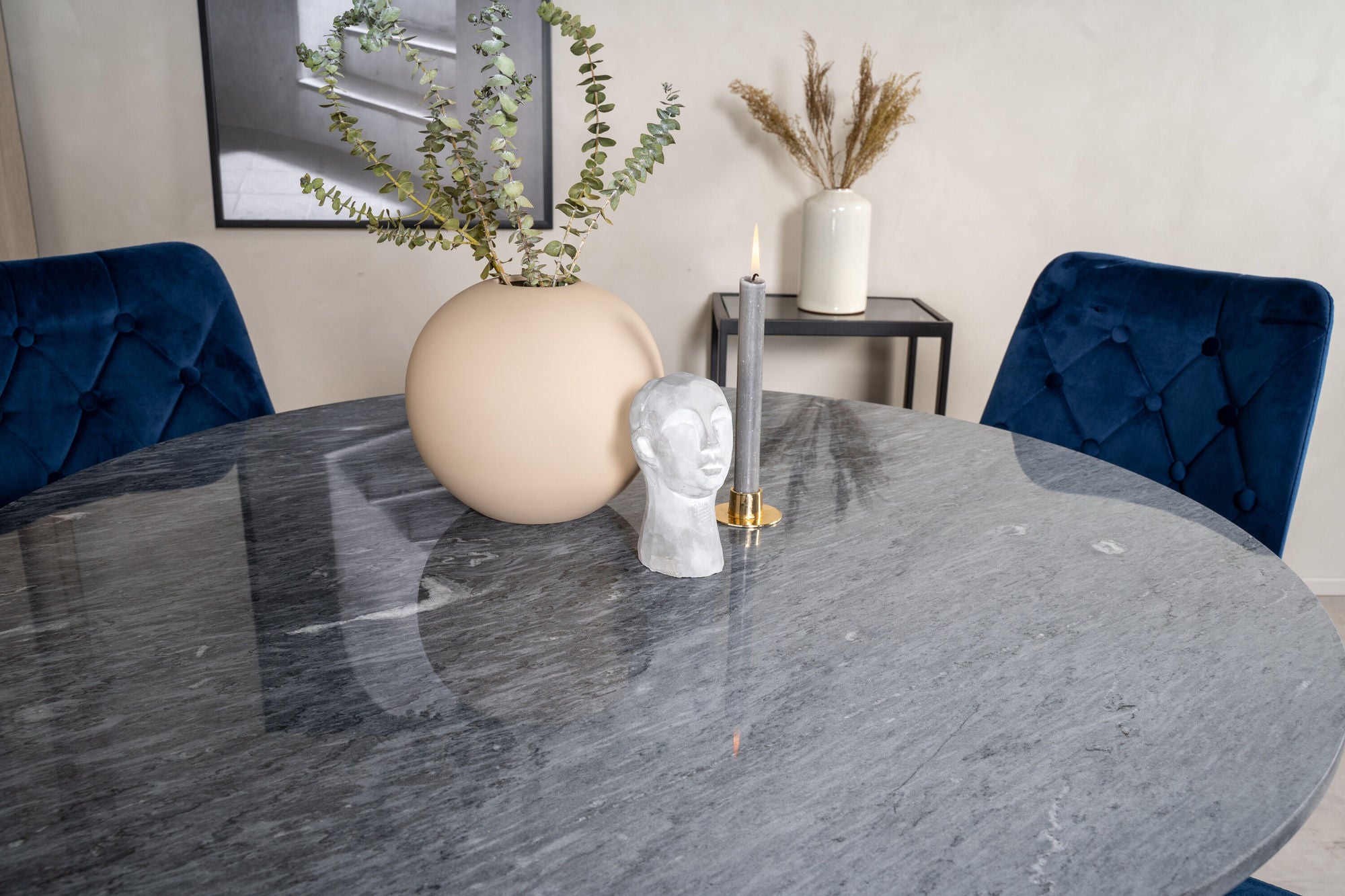 Venture Home Estelle spisebord round 106cm Grey Marble / Black Legs - Velvet Deluxe stol - Blue/Matt Brass Leg 4