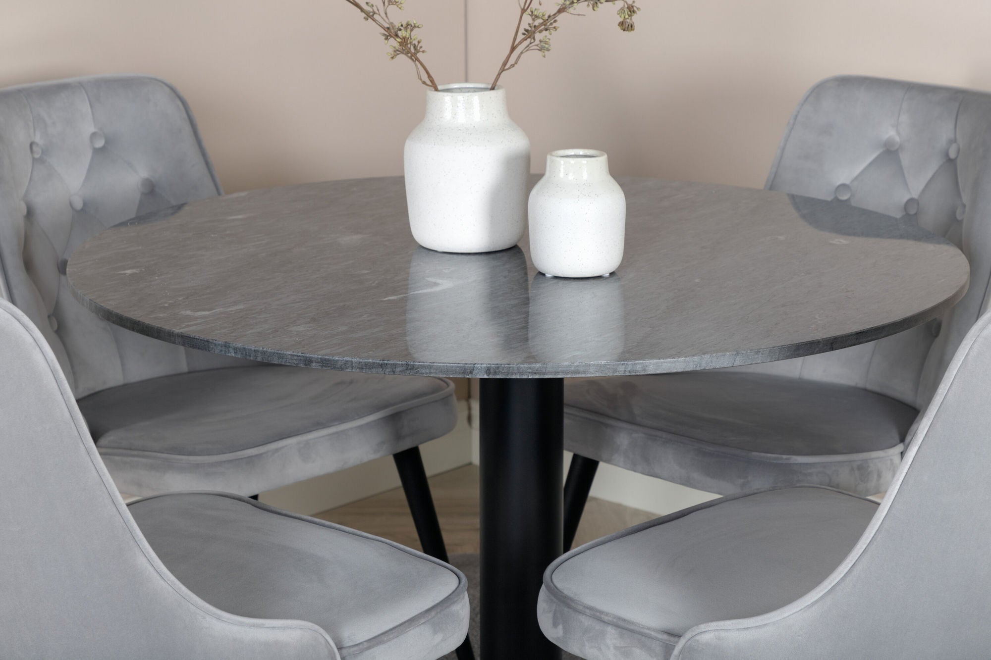 Venture Home Estelle runt Matbord - Svart / Svart marmor - ø106*H75+Velvet Deluxe Dining Chai