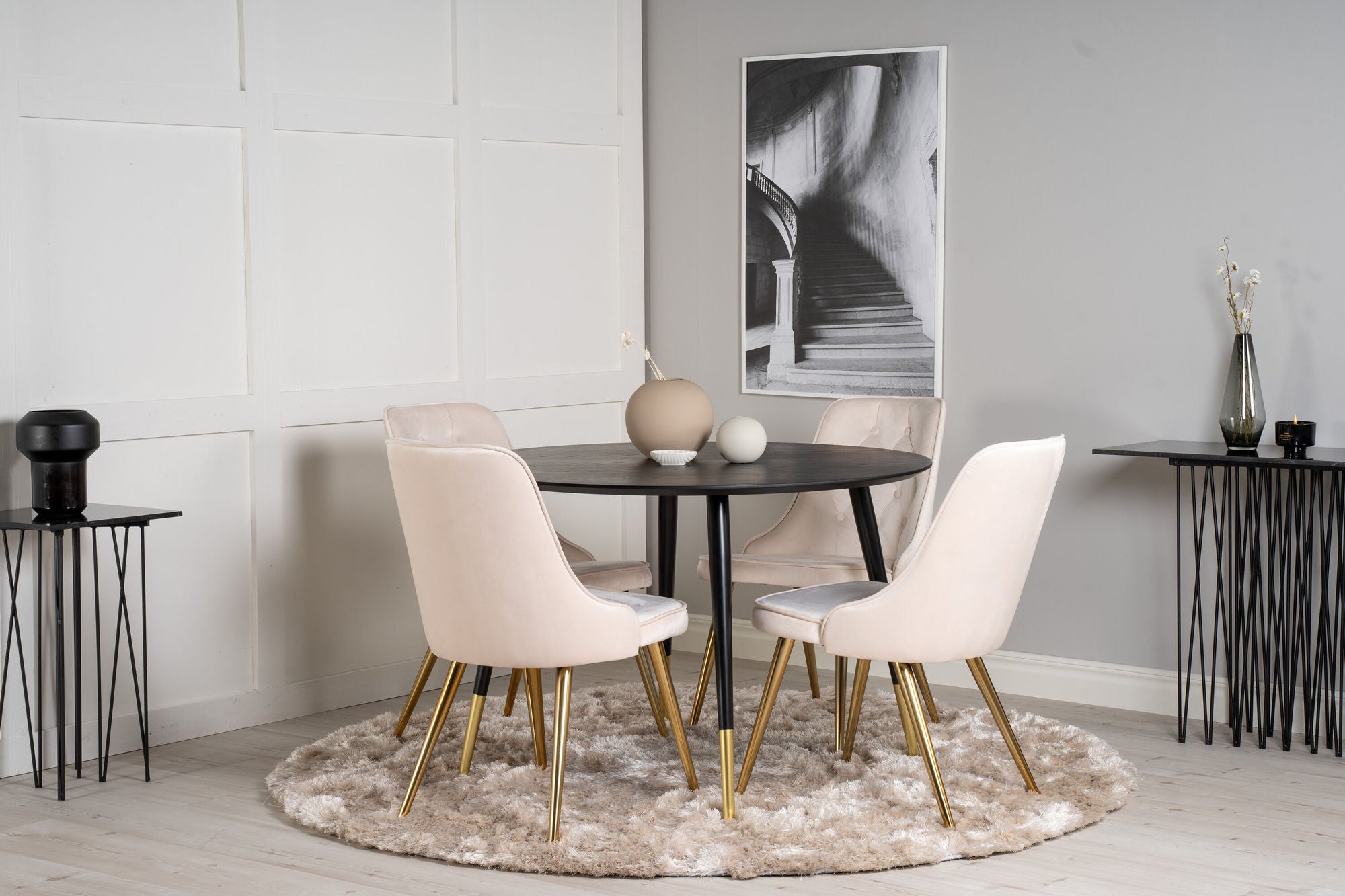 Venture Home Dipp spisebord - 115cm - Black Veneer / black legs w brass dipp +Velvet Deluxe Spisebordsstol - Brushed brass leg / Beige Velvet_4