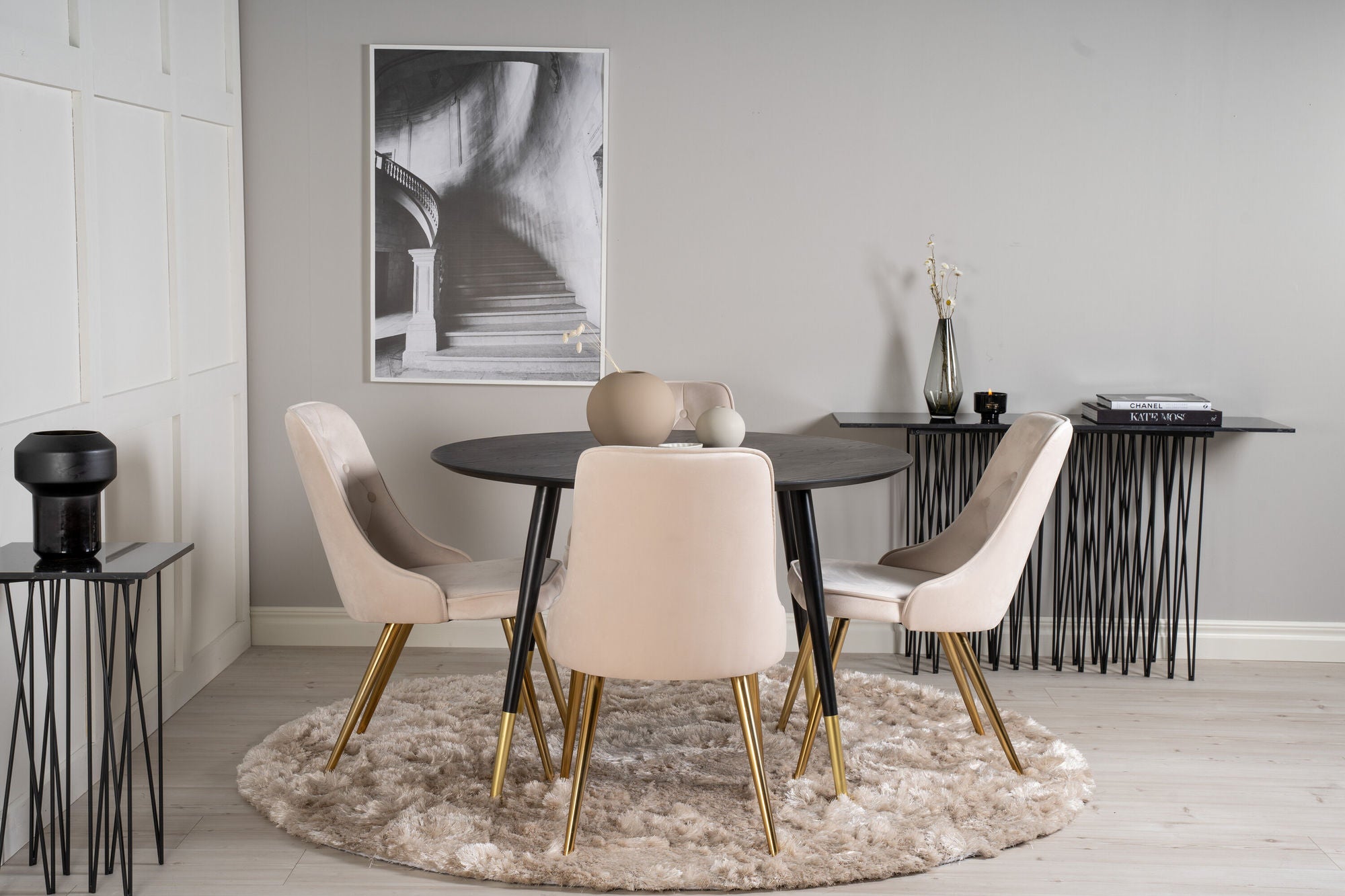 Venture Home Dipp spisebord - 115cm - Black Veneer / black legs w brass dipp +Velvet Deluxe Spisebordsstol - Brushed brass leg / Beige Velvet_4