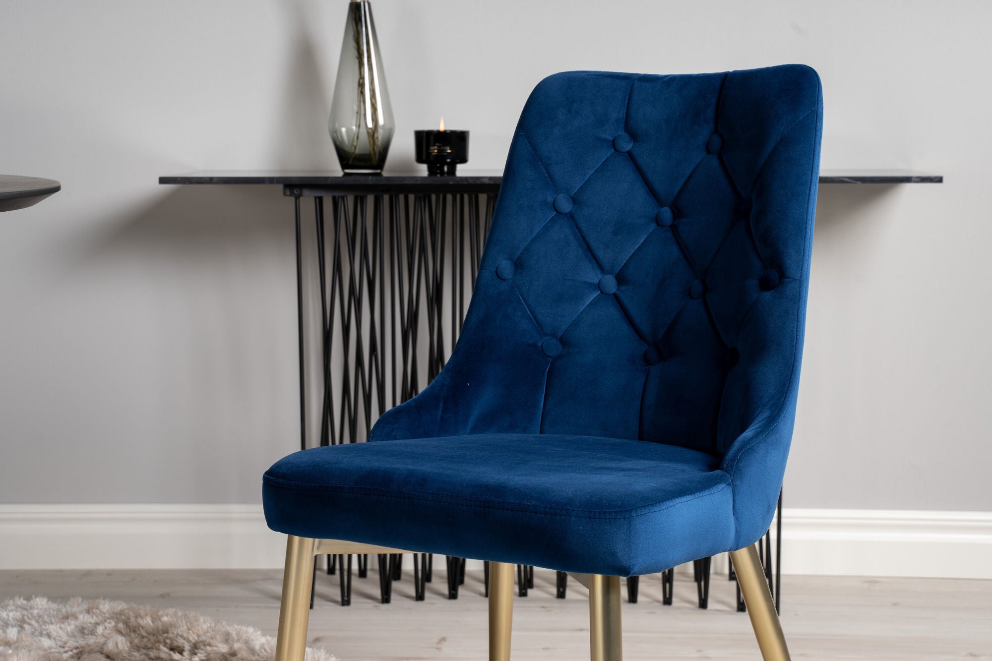 Venture Home Dipp spisebord - 115cm - Black Veneer / black legs w brass dipp - Velvet Deluxe stol - Blue/Matt Brass Leg 4