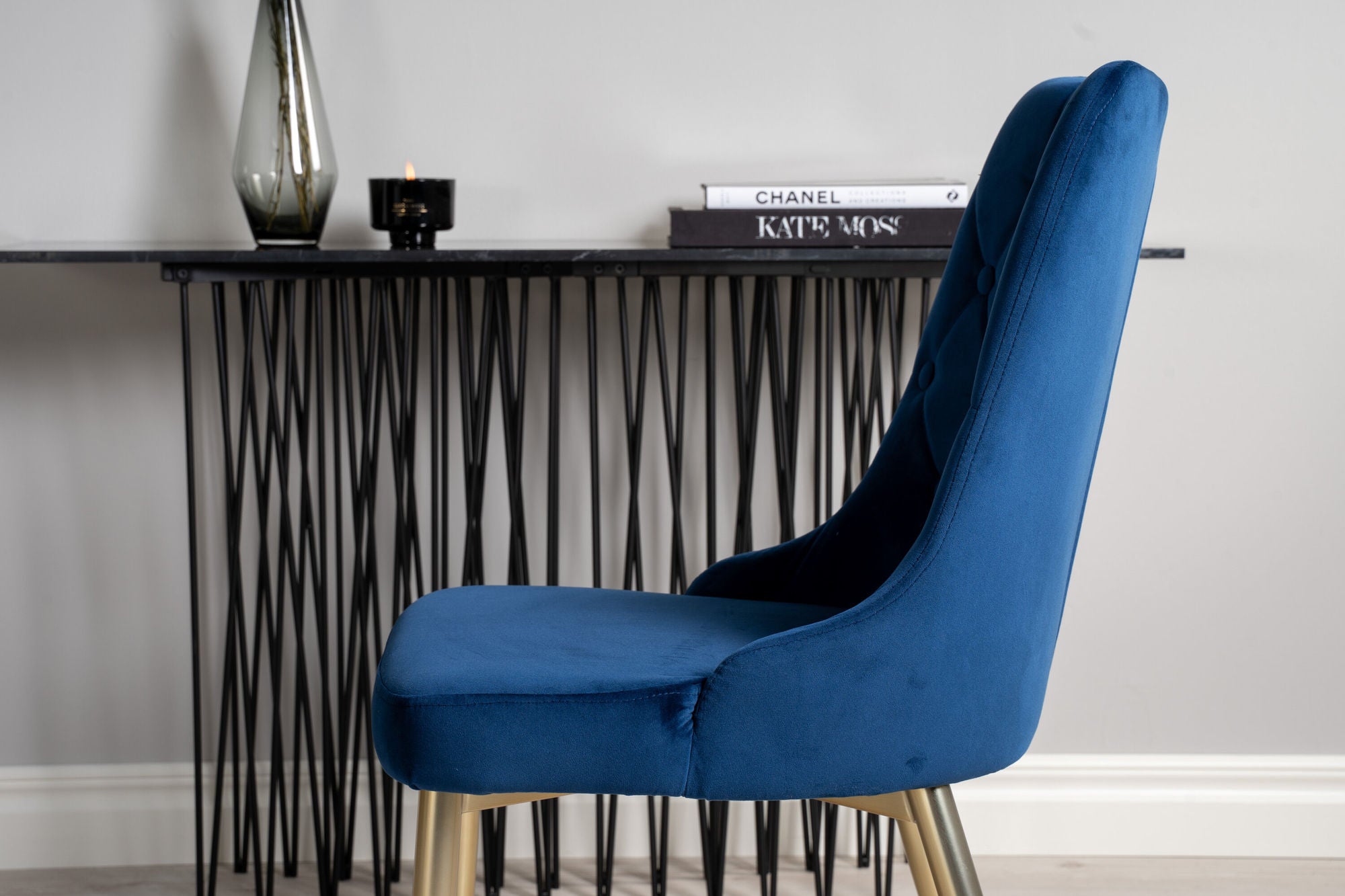 Venture Home Dipp spisebord - 115cm - Black Veneer / black legs w brass dipp - Velvet Deluxe stol - Blue/Matt Brass Leg 4
