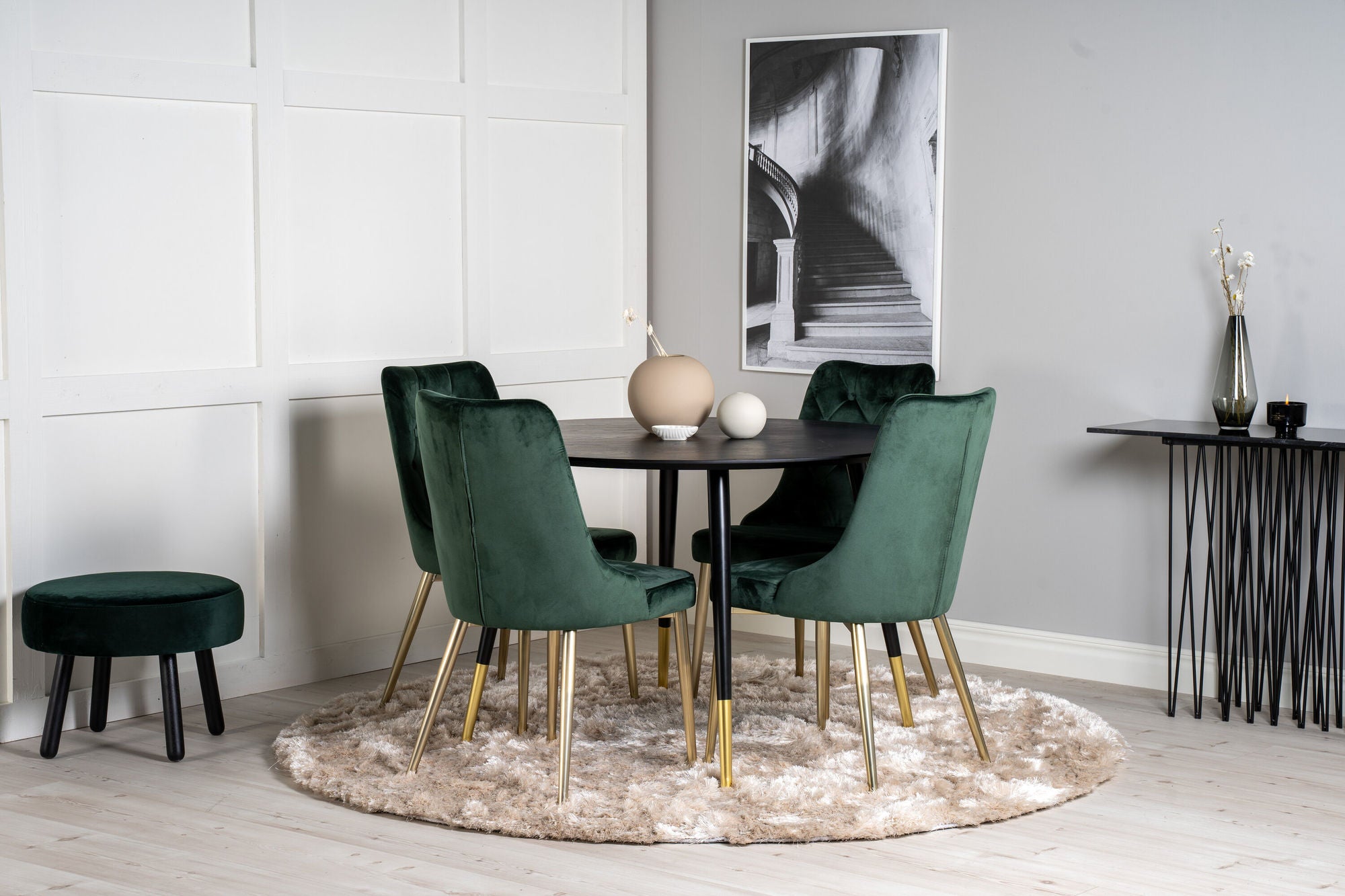 Venture Home Dipp spisebord - 115cm - Black Veneer / black legs w brass dipp +Velvet Lyx Matstol - Matt Mässing / Mossgrön Sammet_4