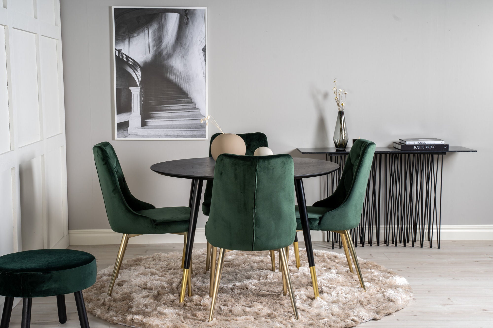 Venture Home Dipp spisebord - 115cm - Black Veneer / black legs w brass dipp +Velvet Lyx Matstol - Matt Mässing / Mossgrön Sammet_4