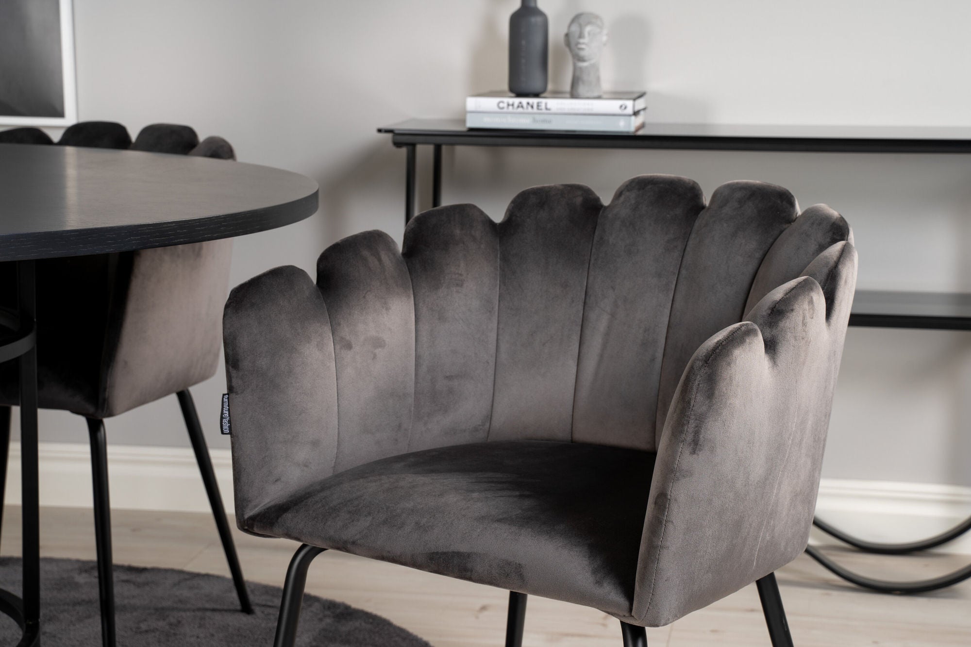 Venture Home Copenhagen - spisebord round - Black / Black+Limhamn - stol - Grey Velvet_4