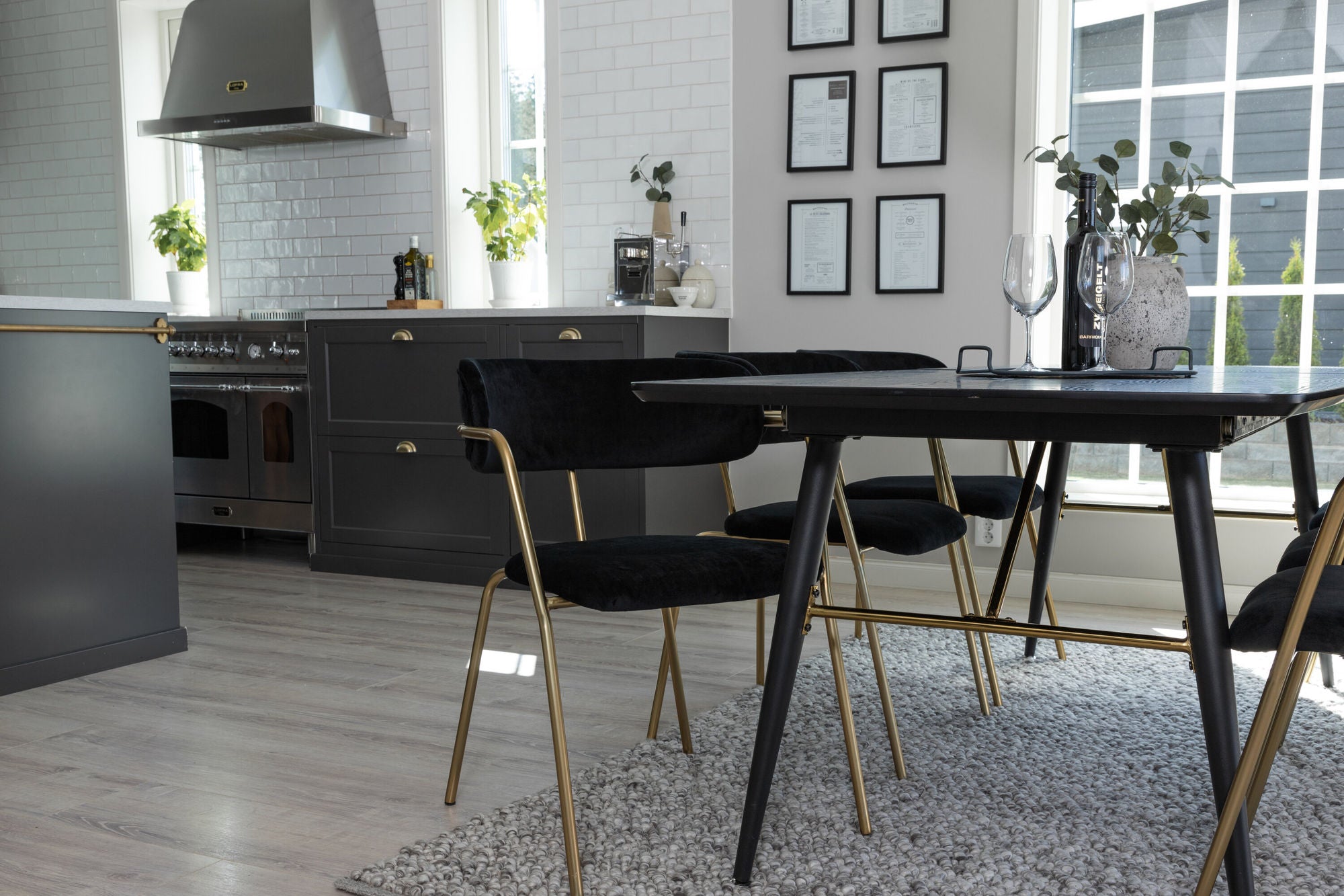 Venture Home Gold Extention bord - 180/220*85*H76 Black Veneer - Black legs - Brass details - Arrow armchair - Brass Legs - Black Velvet 6