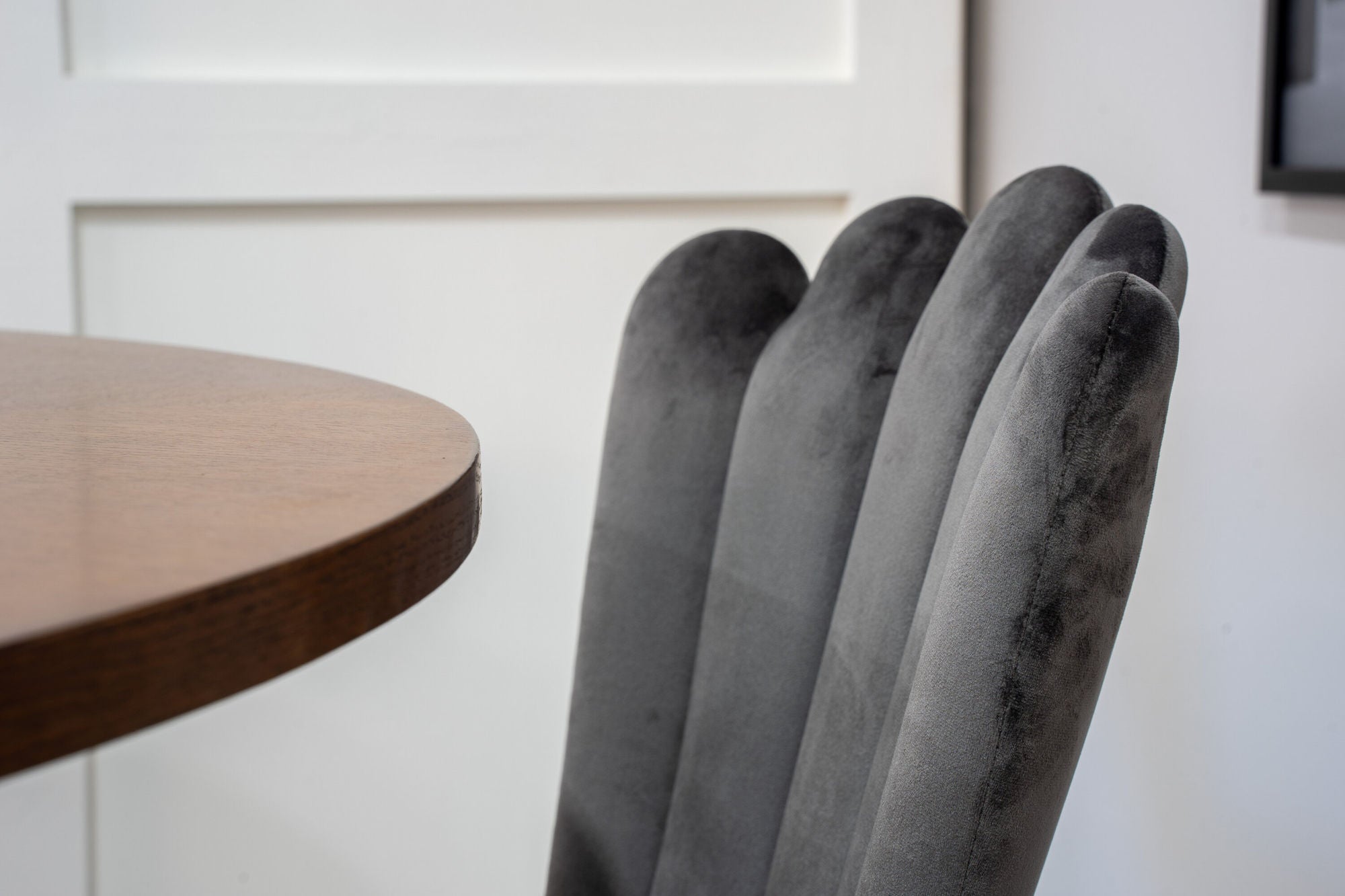 Venture Home Copenhagen - spisebord round - Brown / Black - Limhamn stol - Grey 4