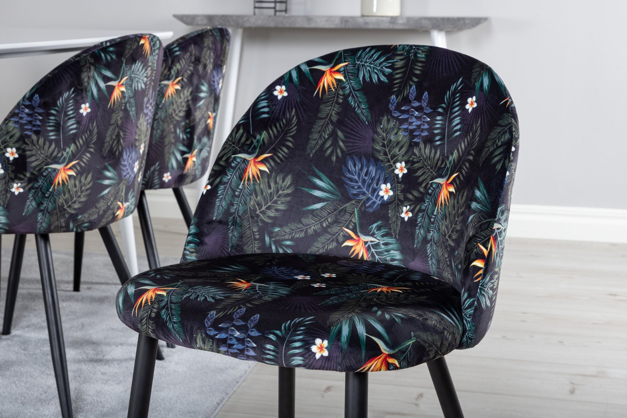 Venture Home Polar spisebord 180 cm - White top / White Legs+Velvet Spisebordsstol - Black Flower fabric_6