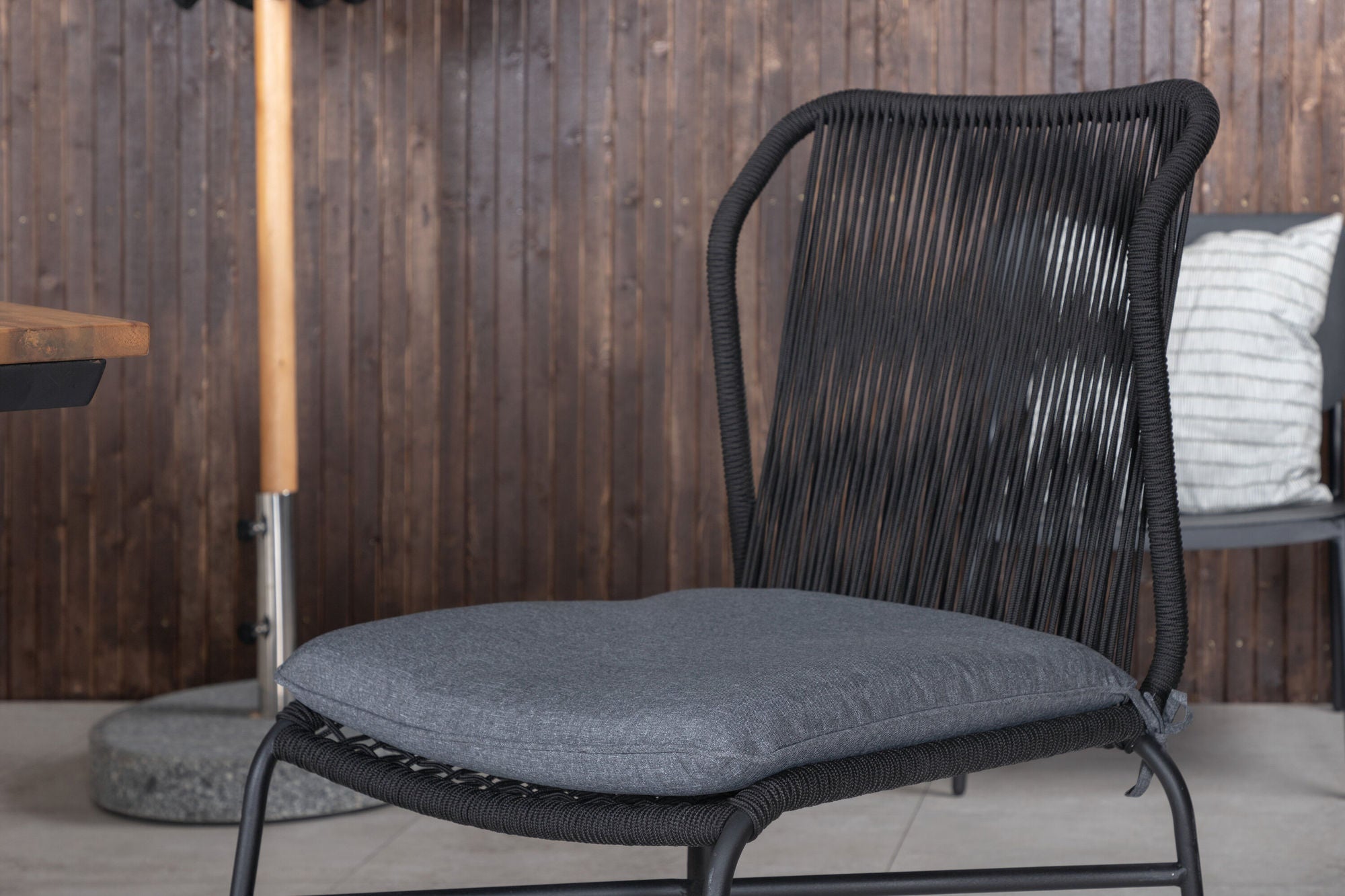 Venture Home Chan spisebord - Black Steel / Acacia (teak look) - 200cm+Julian Spisebordsstol - Black Steel / Black Rope (stackable)_4