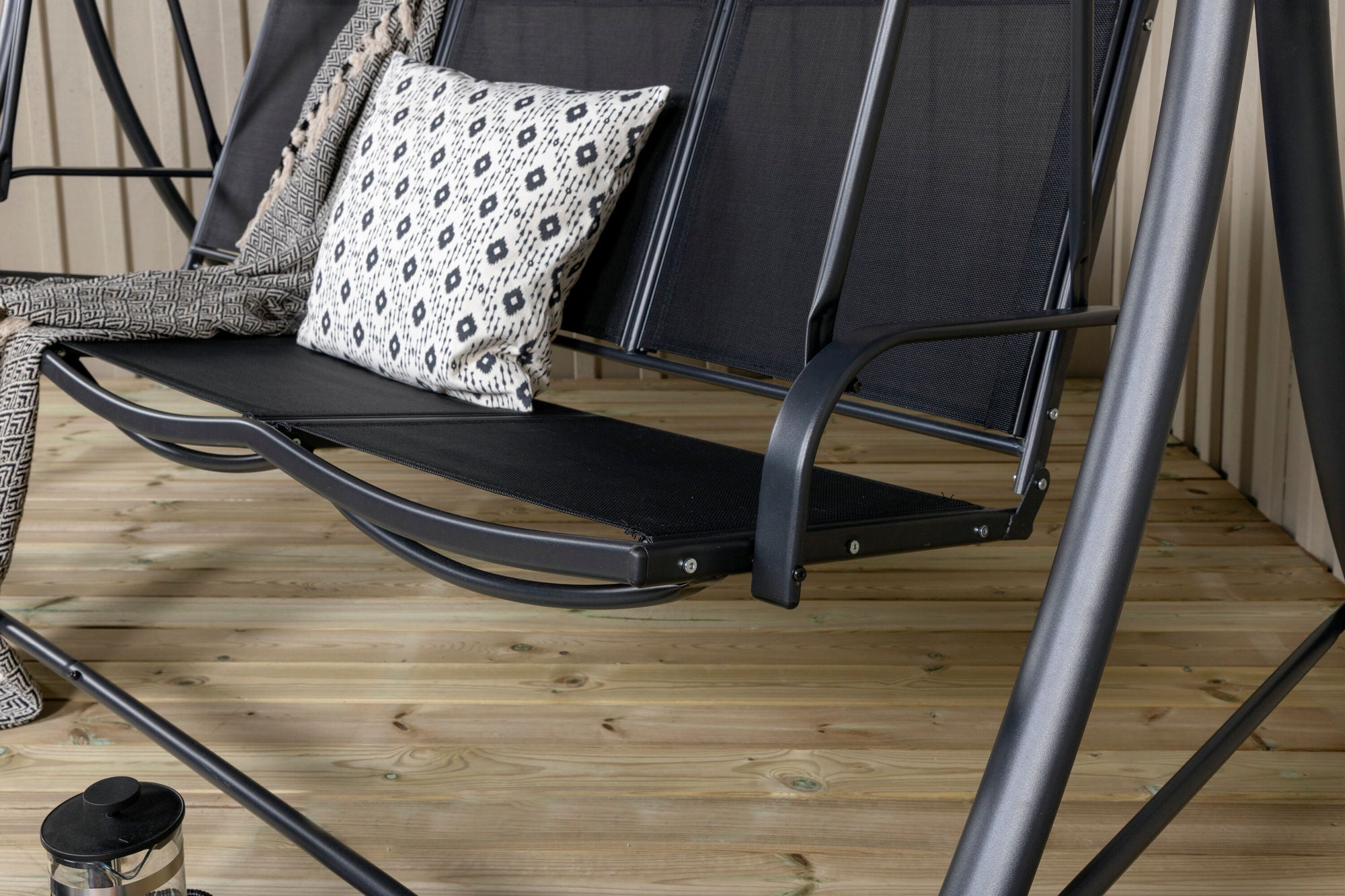 Venture Home Madras 3-seater swing - black frame/black textilene