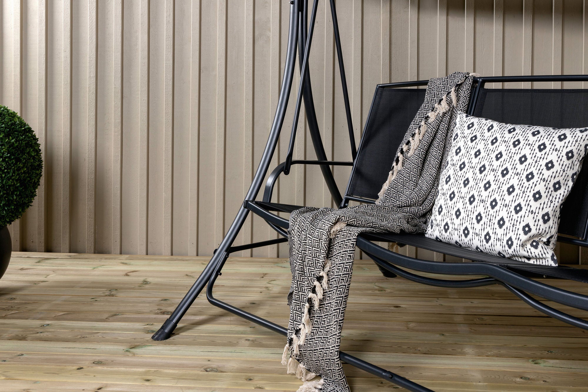 Venture Home Madras 3-seater swing - black frame/black textilene