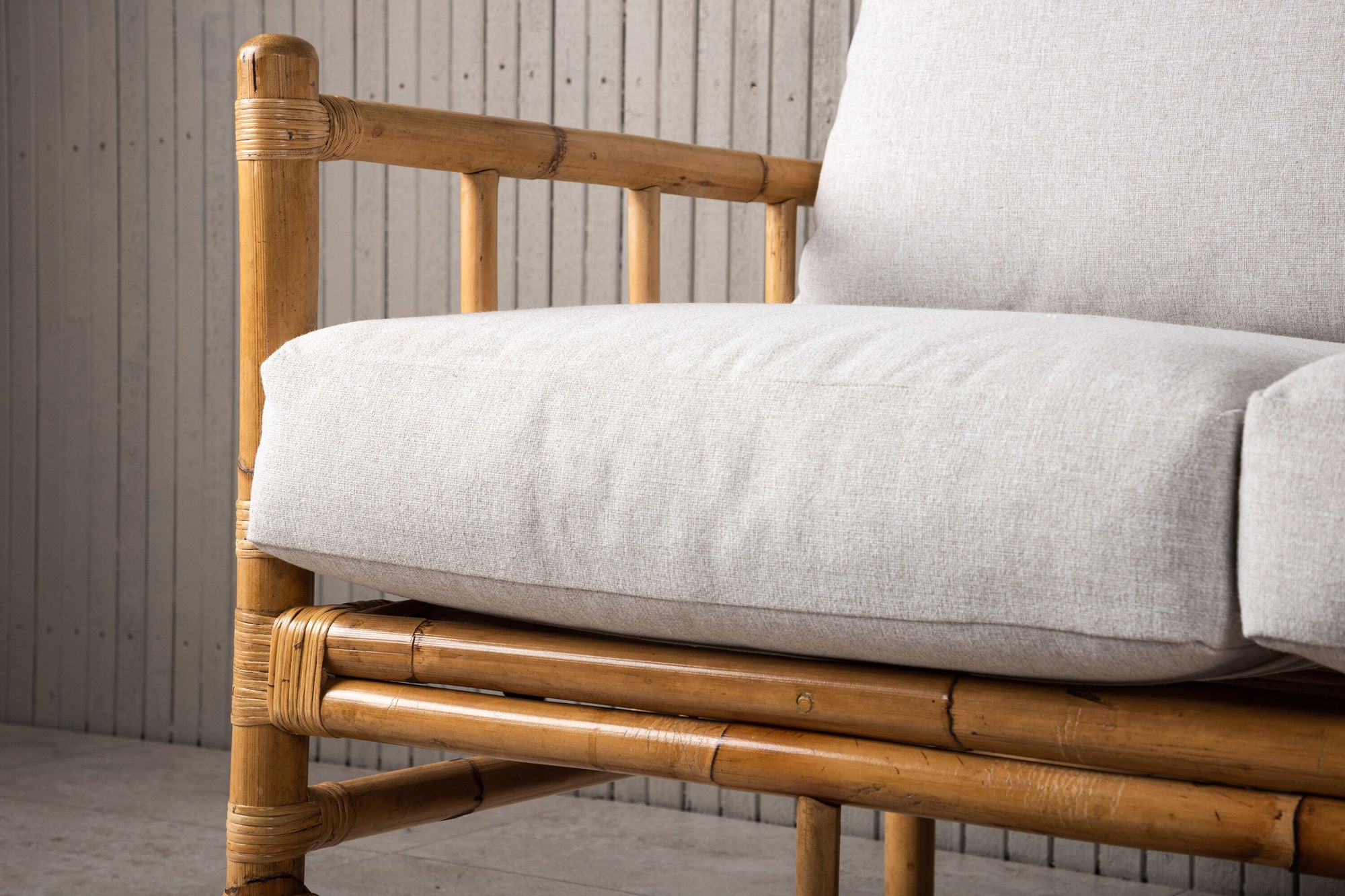Venture Home Cane 3-seat sofa - Bamboo / Grey Cushion