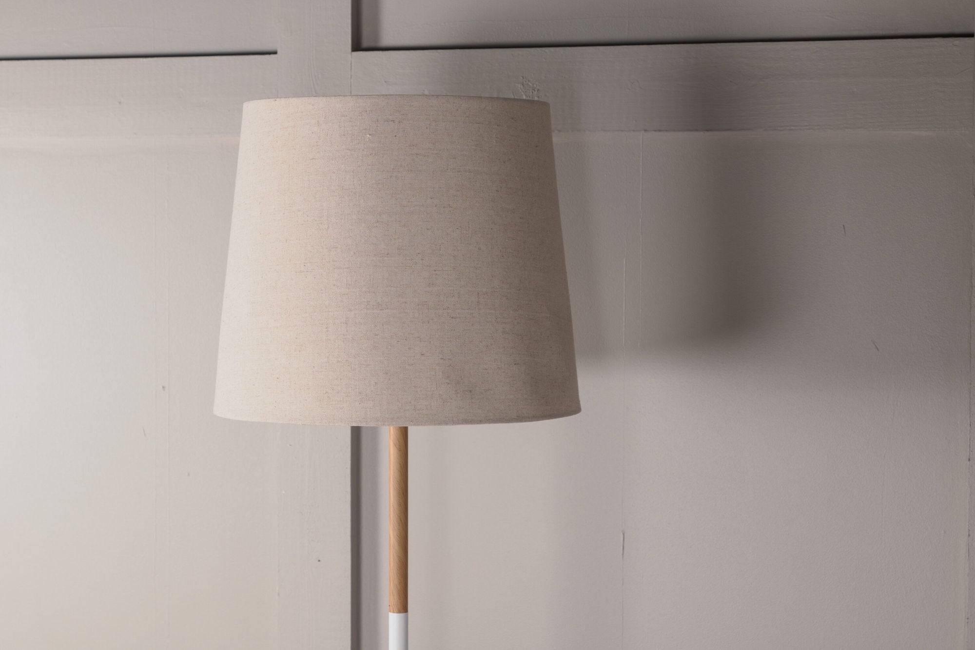 Venture Home Hattman -Floor lampe - White / Wood / Marble /Linen