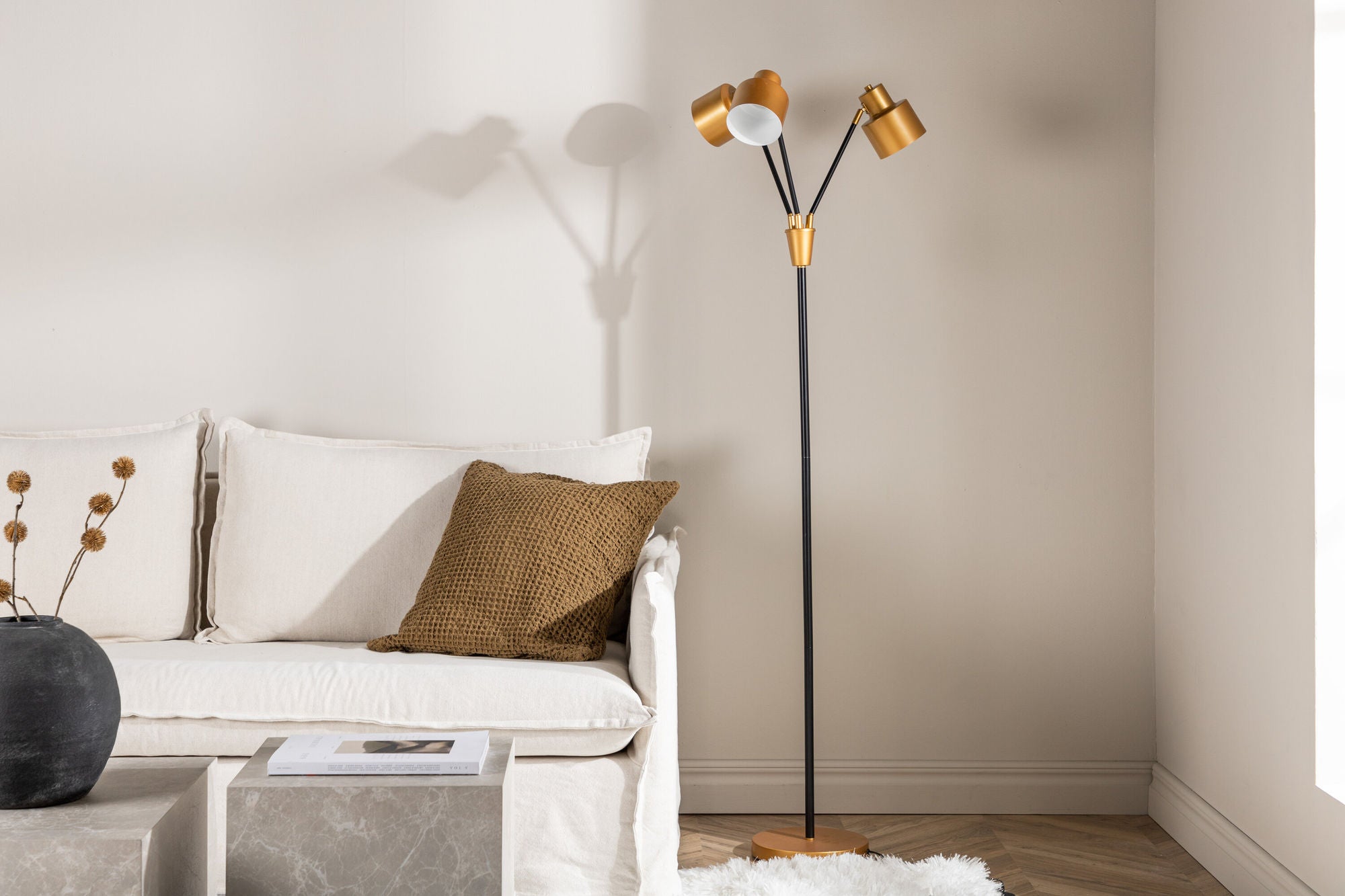 Venture Home Vifta -Floor lampe - Black/Brass