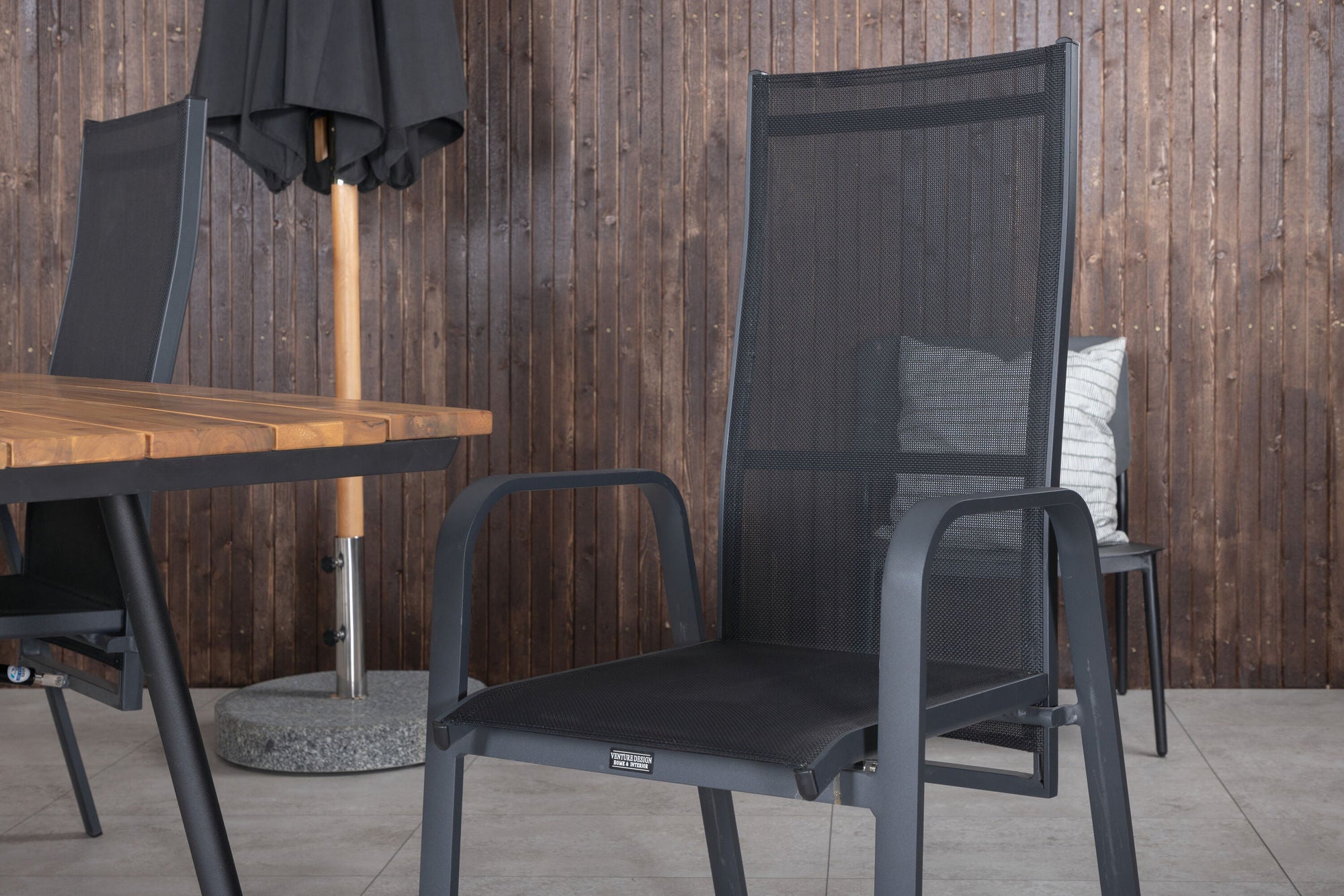 Venture Home Chan spisebord - Black Steel / Acacia (teak look) - 200cm+Copacabana Recliner stol - Black/Black_4