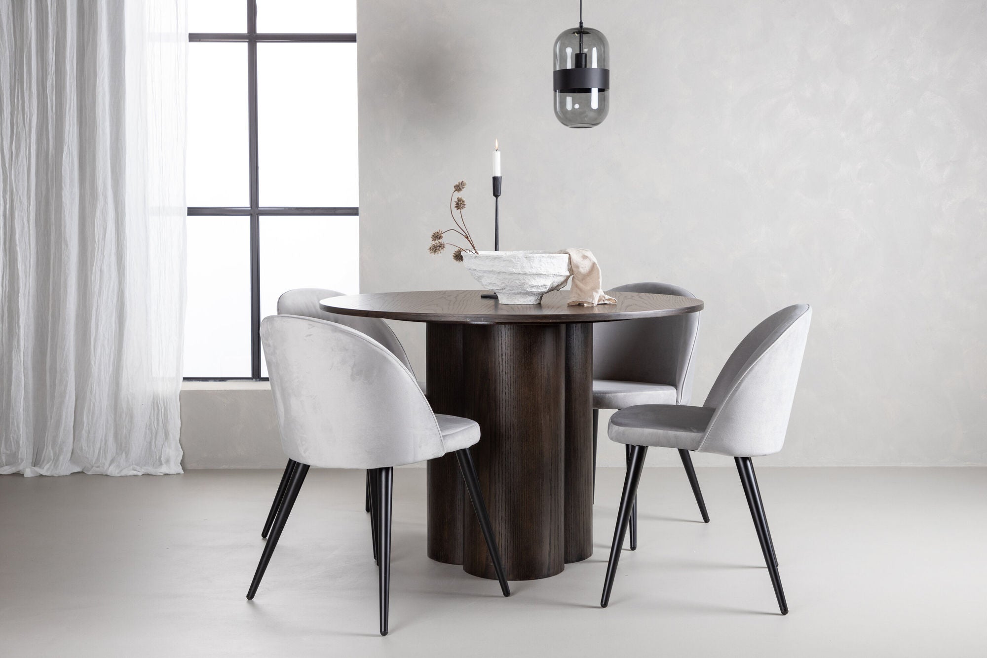 Venture Home OliviaDiningbord-Mocca/MoccaVeneer+VelvetDiningstol-LightGrey/Black_4