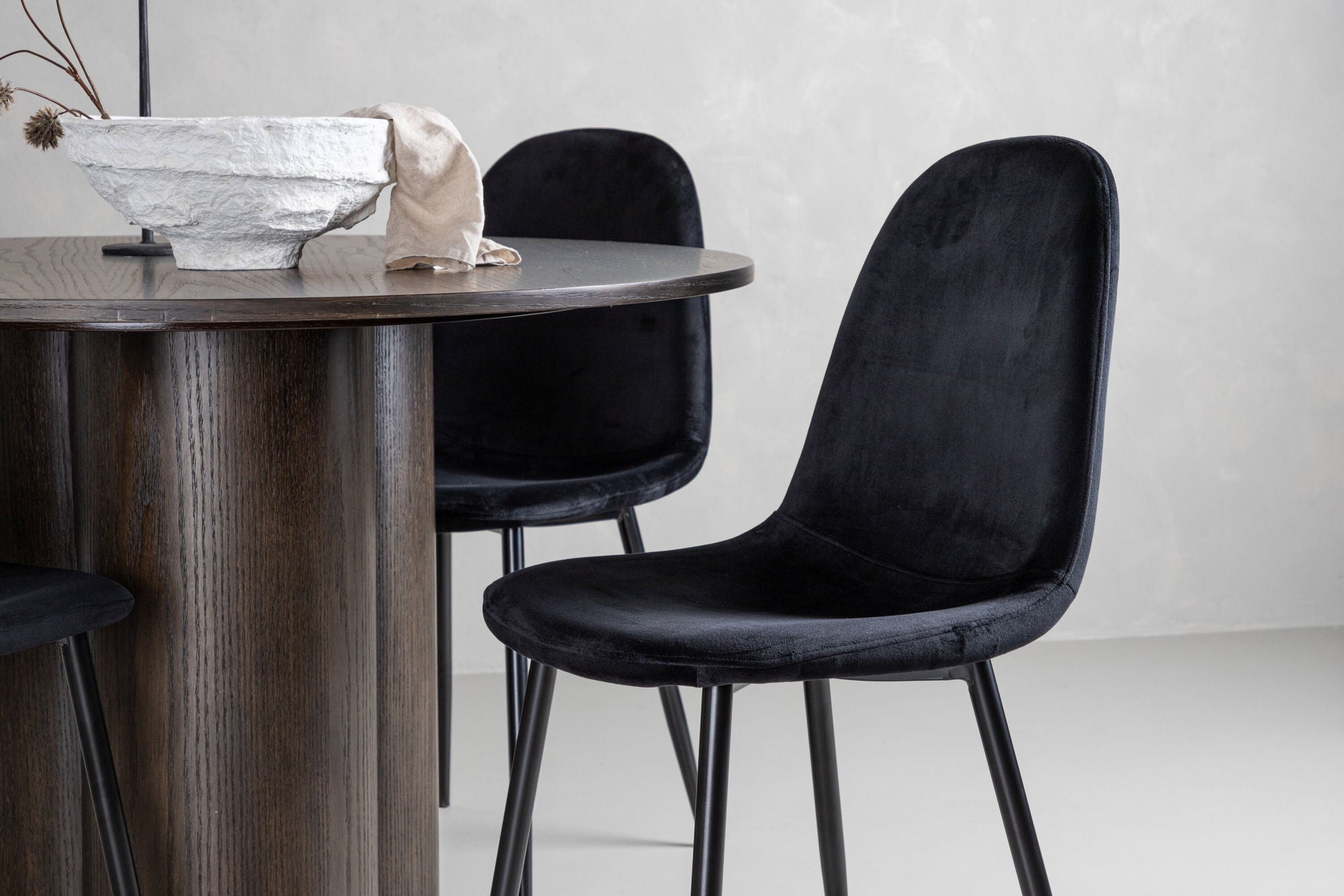 Venture Home OliviaDiningbord-Mocca/MoccaVeneer+PolarDiningstol-Blacklegs/BlackVelvet_4