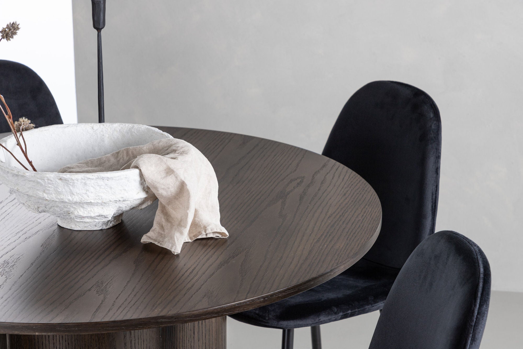 Venture Home OliviaDiningbord-Mocca/MoccaVeneer+PolarDiningstol-Blacklegs/BlackVelvet_4