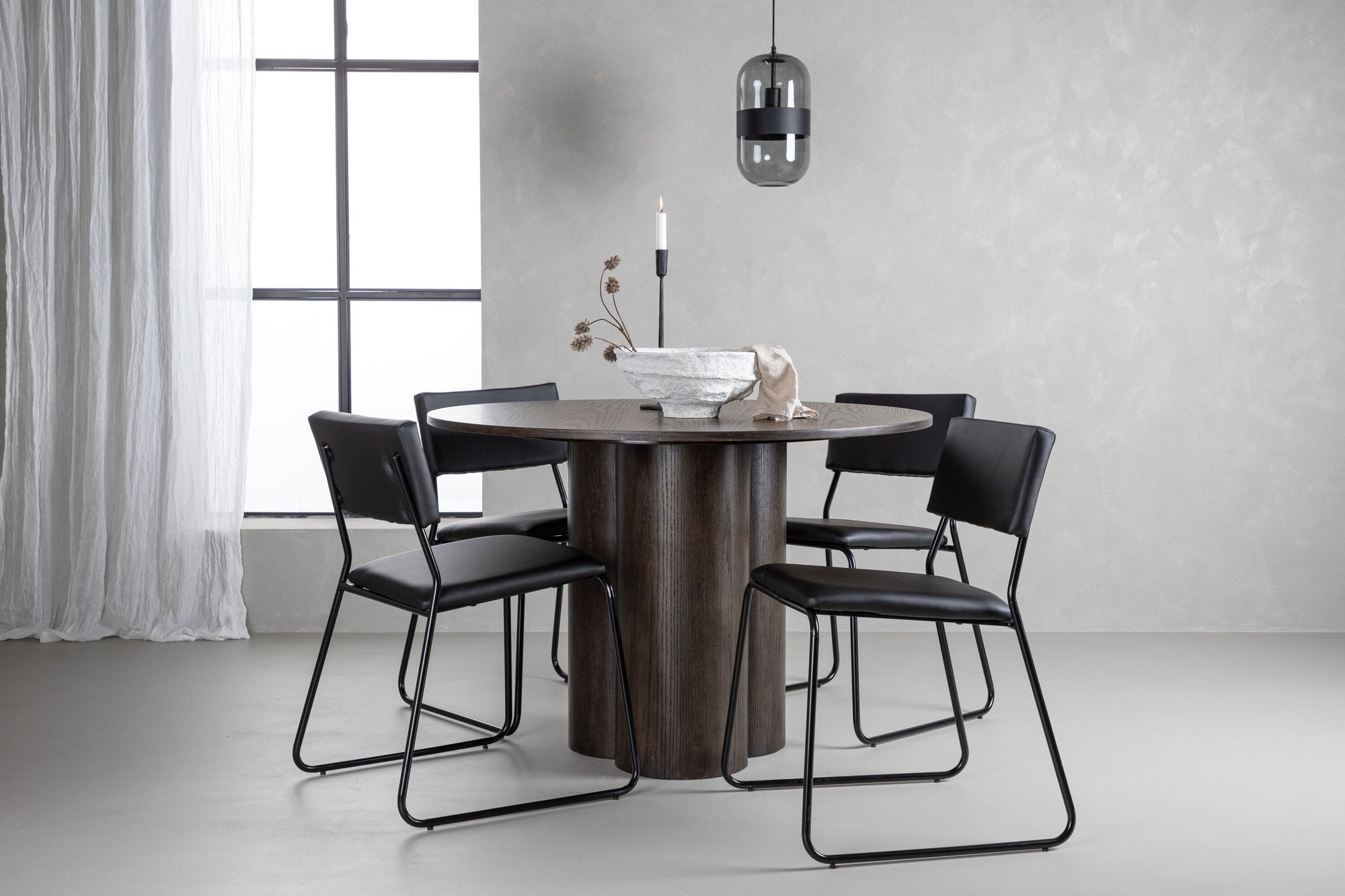 Venture Home OliviaDiningbord-Mocca/MoccaVeneer+Kenthstol-Black/BlackPU_4