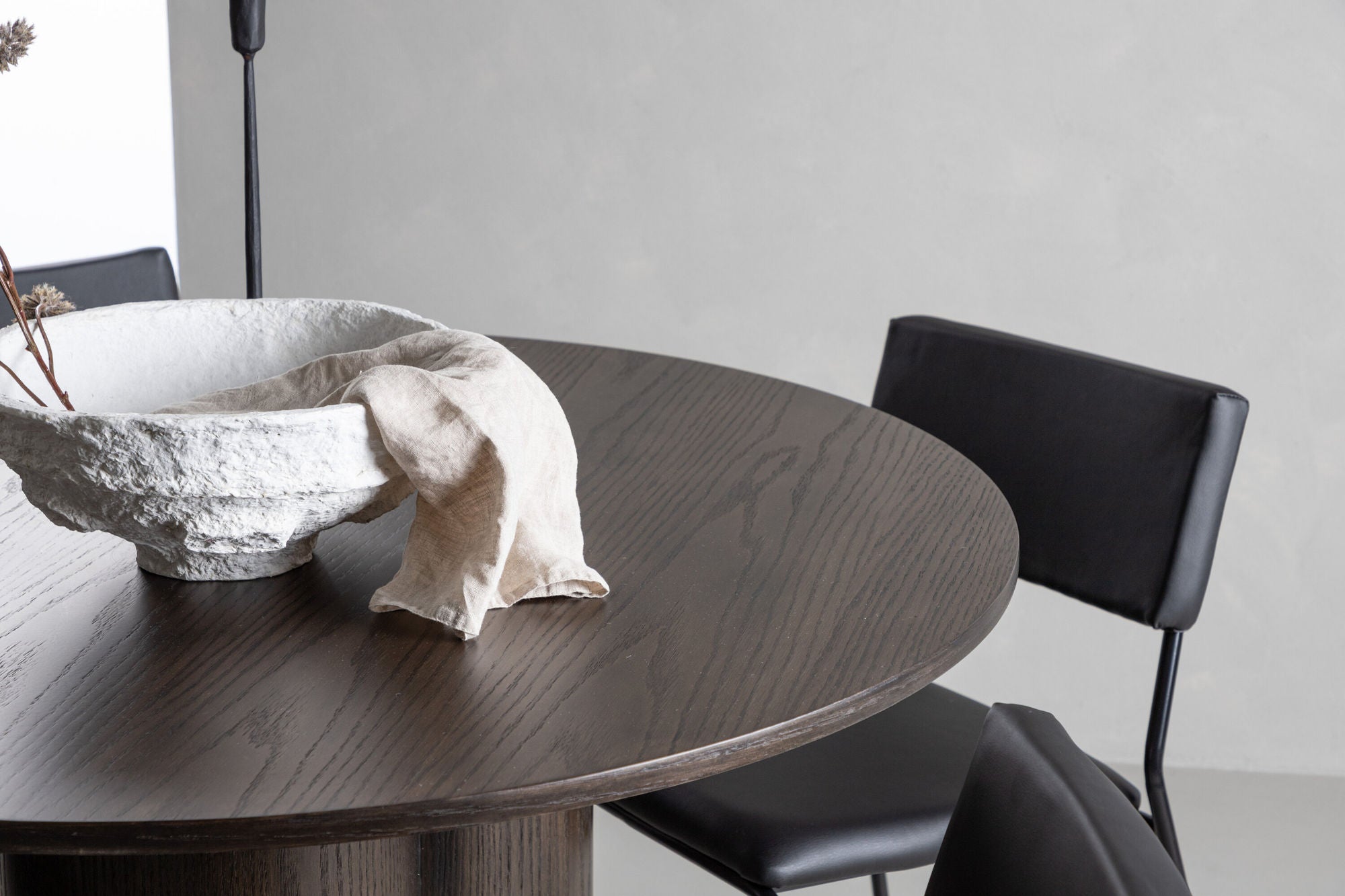 Venture Home OliviaDiningbord-Mocca/MoccaVeneer+Kenthstol-Black/BlackPU_4