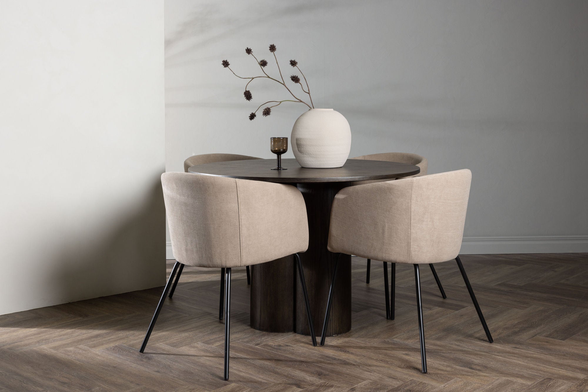 Venture Home OliviaDiningbord-Mocca/MoccaVeneer+Beritstol-Black/BeigeFabric(Polyesterlinen)_4