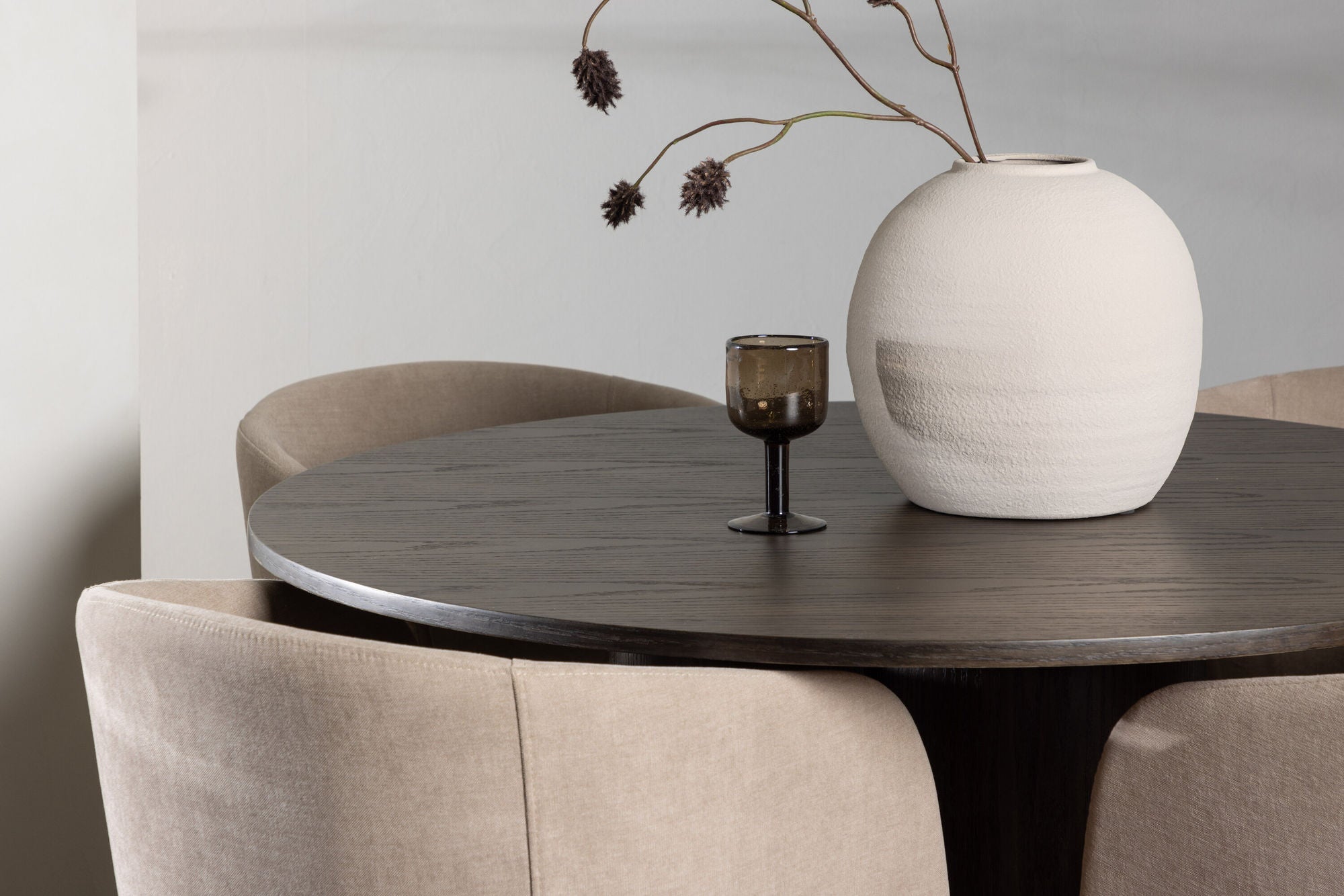 Venture Home OliviaDiningbord-Mocca/MoccaVeneer+Beritstol-Black/BeigeFabric(Polyesterlinen)_4
