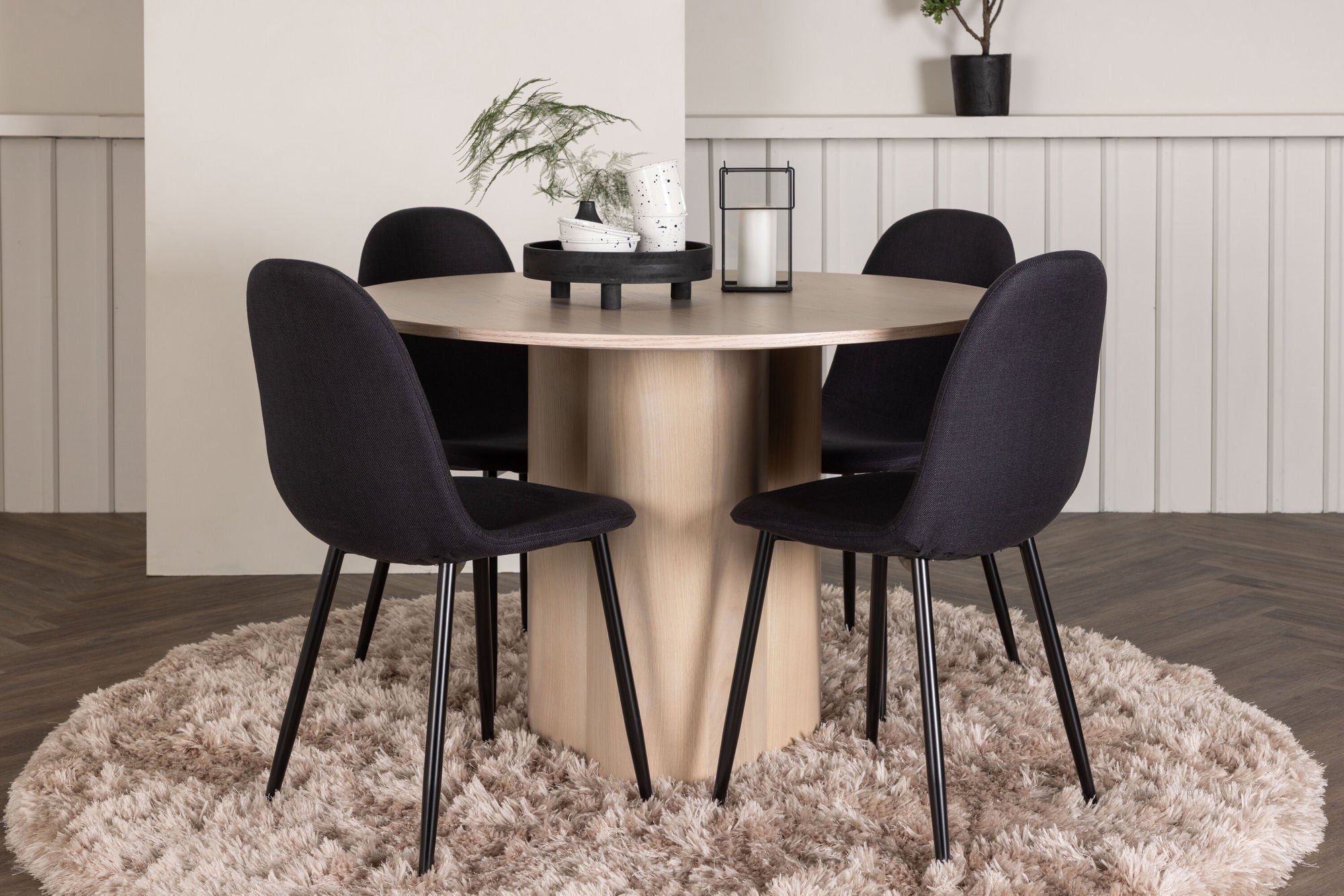 Venture Home OliviaDiningbord-WhiteWashVeneer+PolarDiningstol-BlackLegs-BlackFabric_4