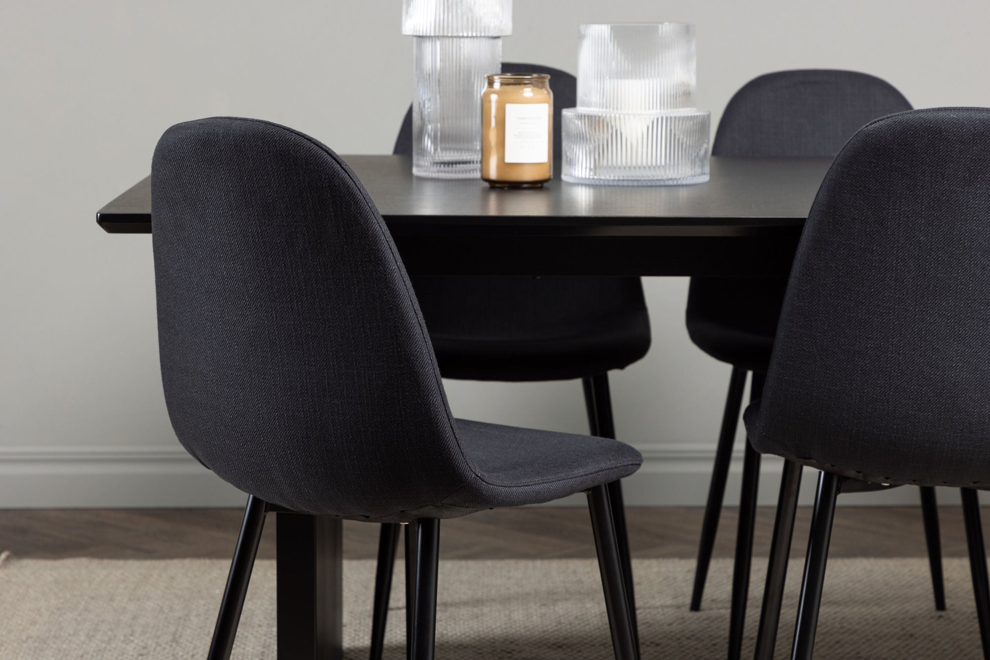 Venture Home Vail spisebord - Black / Smoked Black MDF +Polar Spisebordsstol - Black Legs - Black Fabric _6