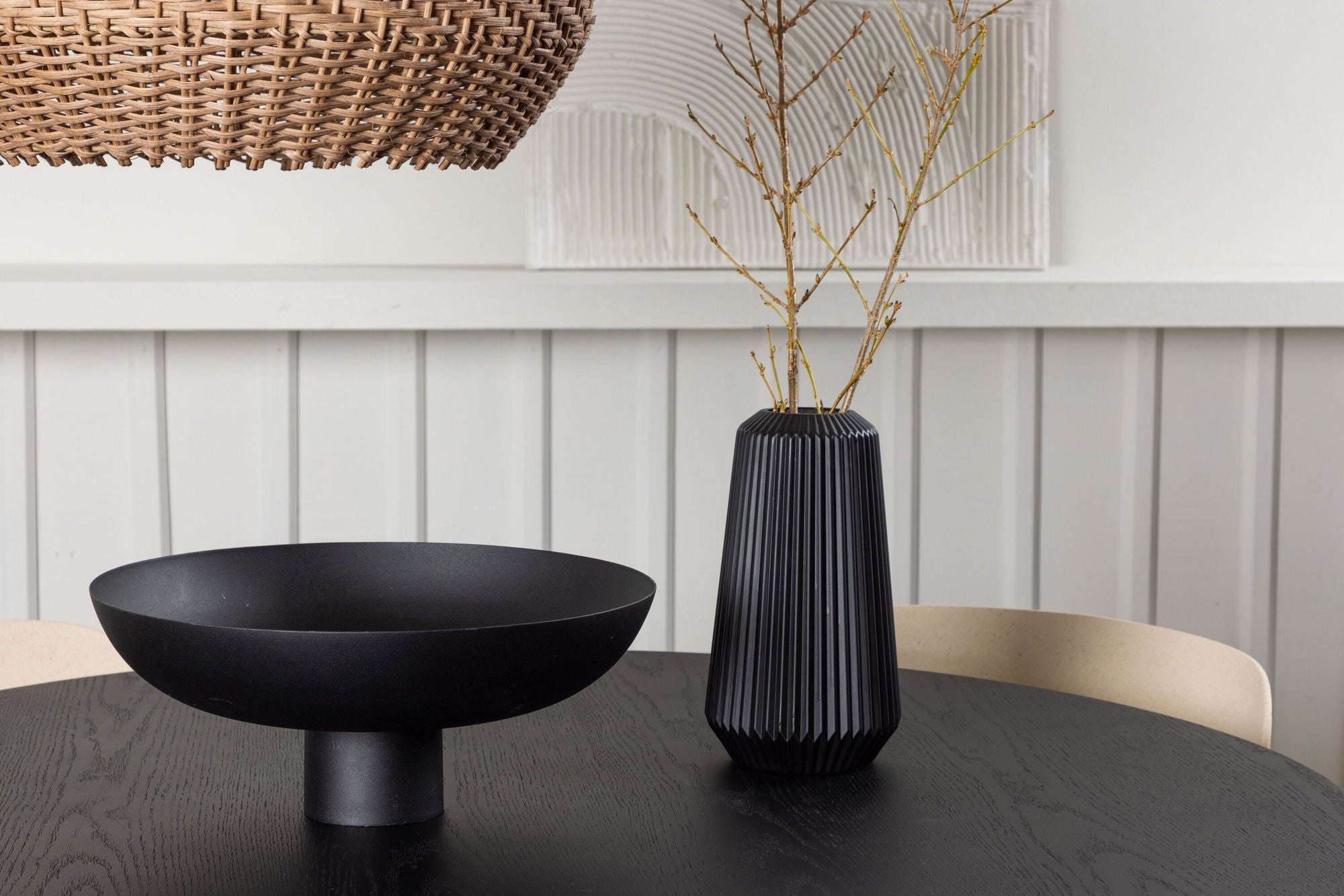 Venture Home Bootcut rund spisebord - Black / Black Fanéer +Åstol Spisebordsstol - Nature Wood plastic composite _4