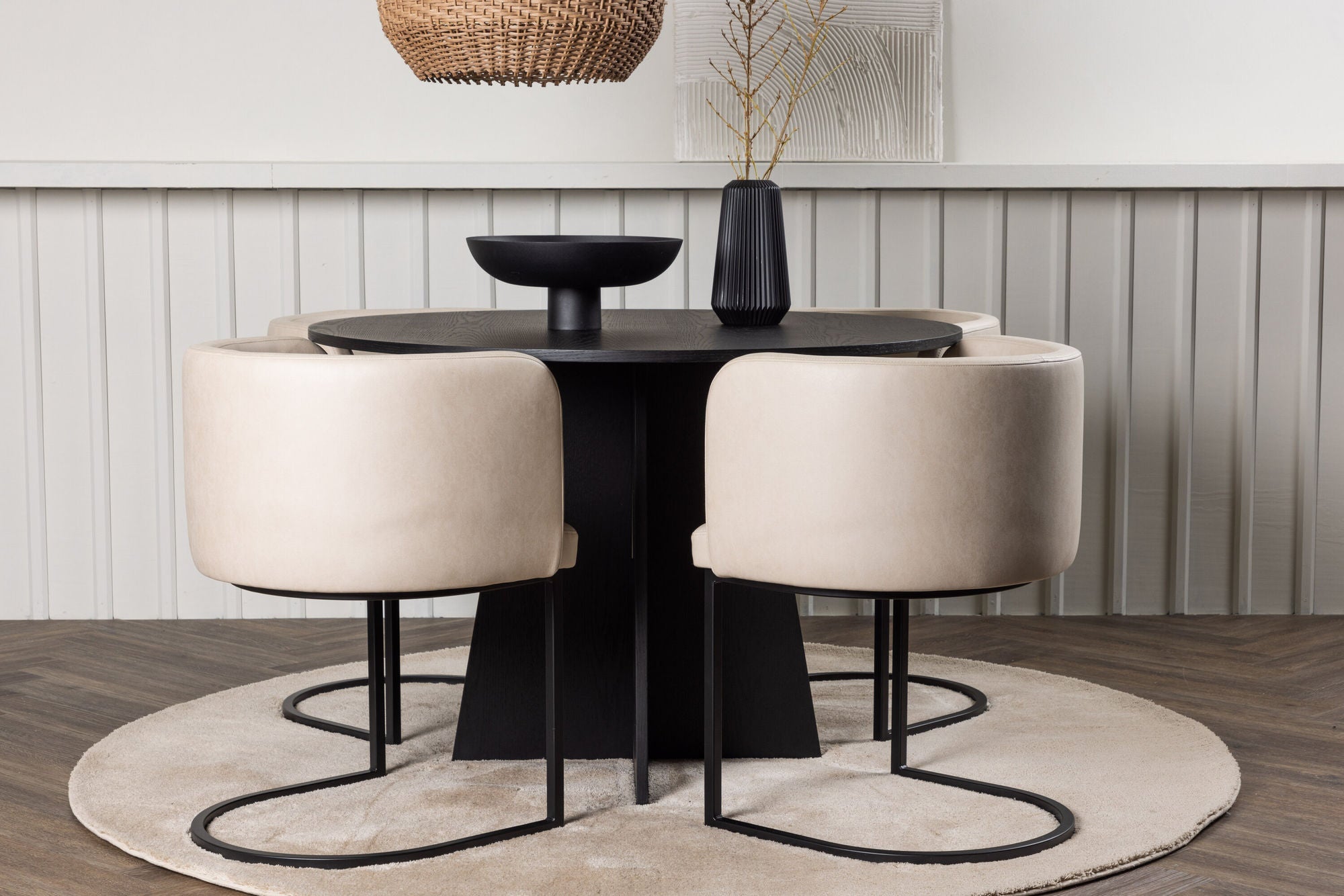 Venture Home Bootcut rund spisebord - Black / Black Fanéer +Simrishman Spisebordsstol - Black / Beige TC-fabric _4