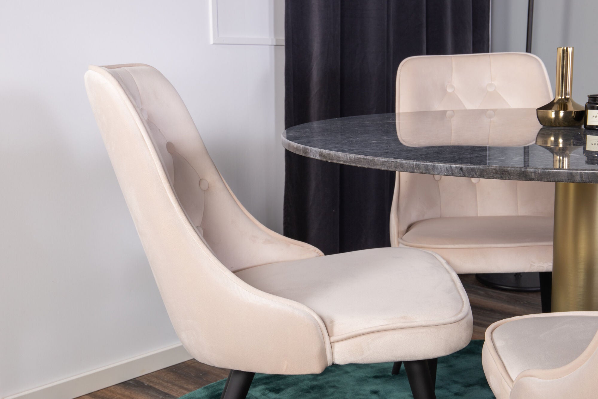 Venture Home Estelle spisebord round 106cm Grey Marble / Brass - Velvet Deluxe Spisebordsstol - Black legs / Beige velvet 4