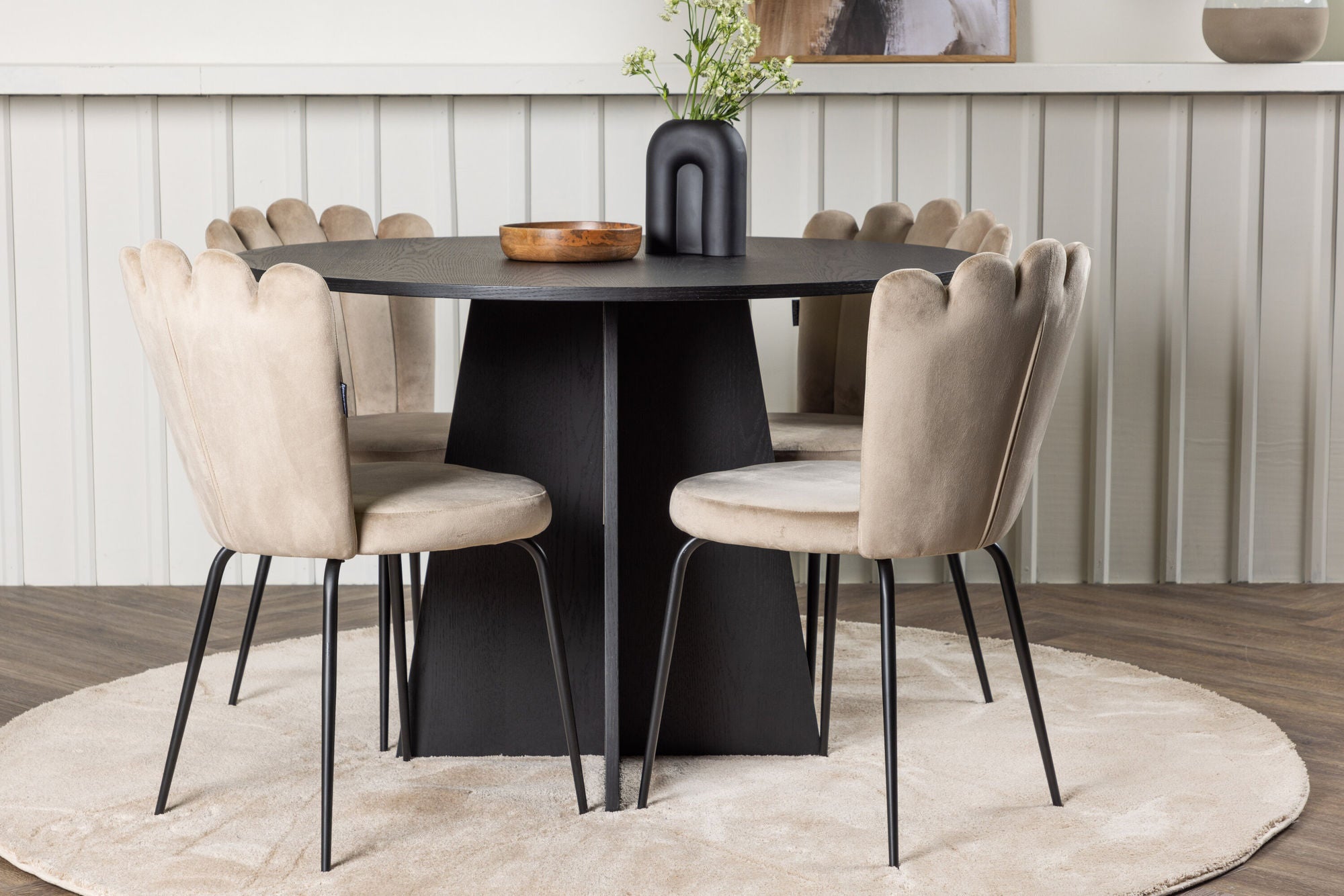 Venture Home Bootcut rund spisebord - Black / Black Fanéer +Limhamn Light stol - Black / Beige Velvet _4