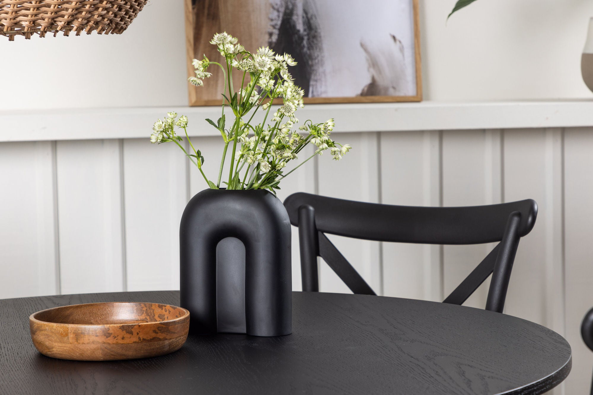 Venture Home Bootcut rund spisebord - Black / Black Fanéer +Crosett Spisebordsstol - Matte Black / Matte Black Plastic _4