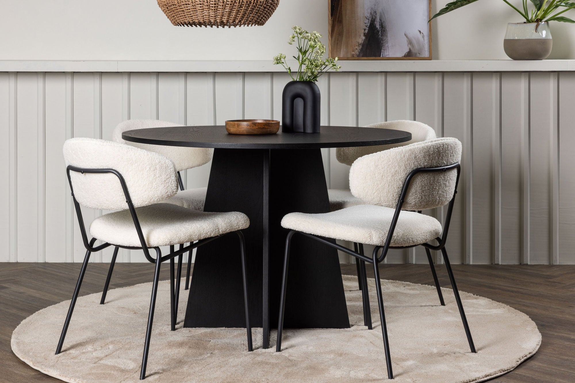 Venture Home Bootcut rund spisebord - Black / Black Fanéer +Chico Spisebordsstol - Black / White Boucle _4
