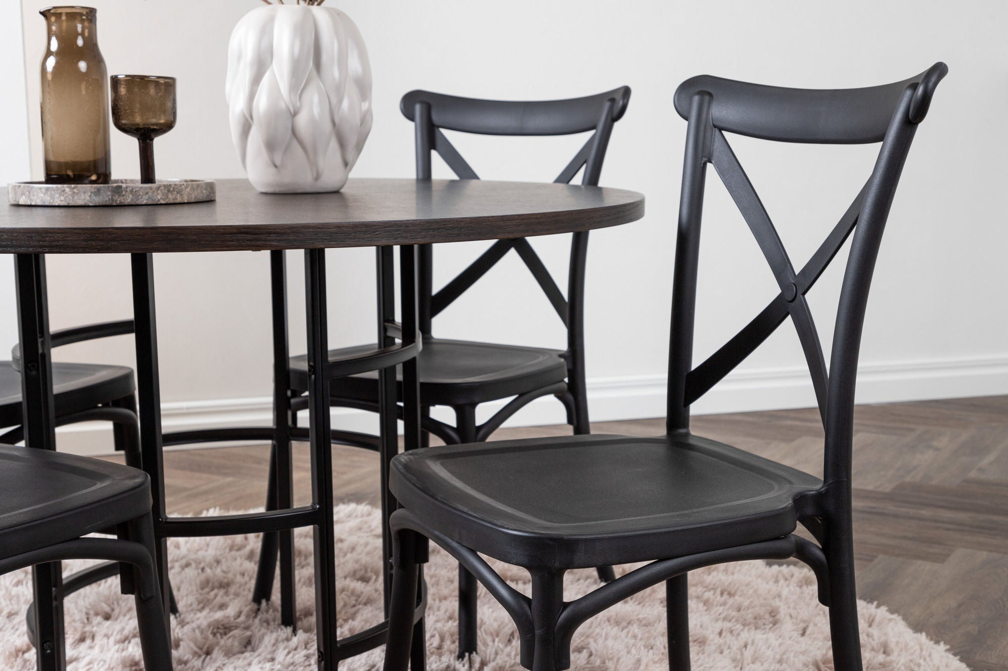 Venture Home Copenhagen spisebord - Black / Mocca Veneer +Crosett Spisebordsstol - Matte Black / Matte Black Plastic _4