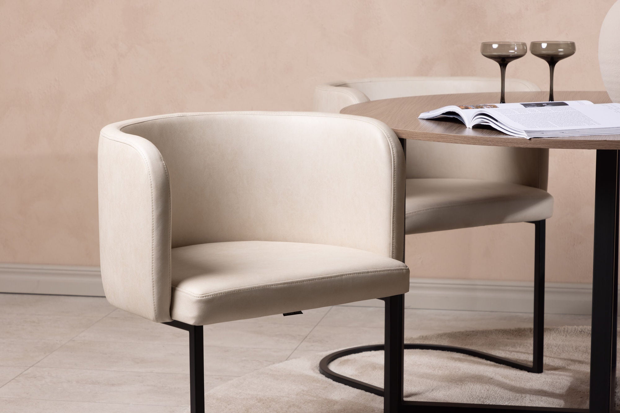 Venture Home Durango spisebord - Black / Walnut MDF +Simrishman Spisebordsstol - Black / Beige TC-fabric _4