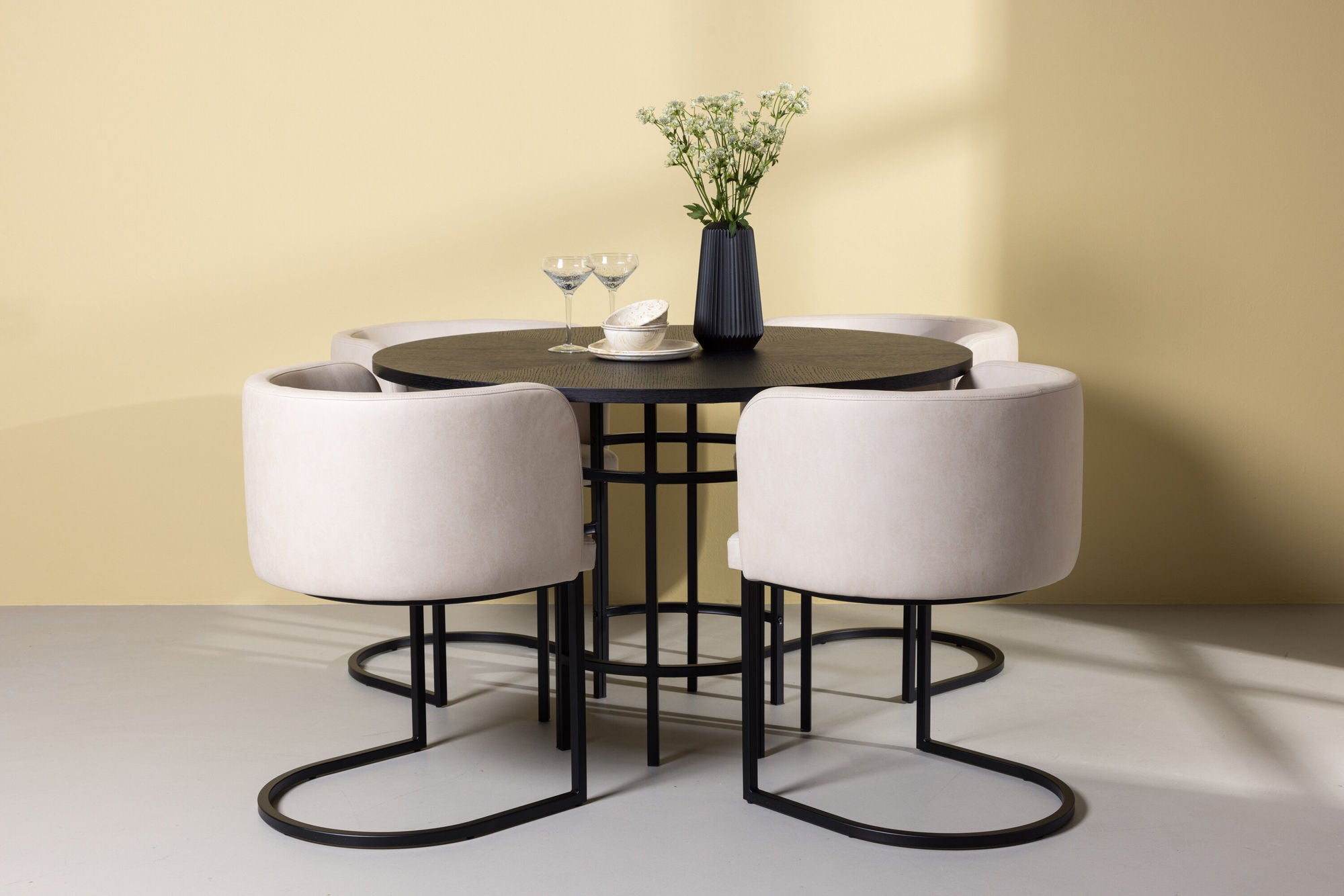 Venture Home Copenhagen spisebord - Black / Black Veneer +Simrishman Spisebordsstol - Black / Beige TC-fabric _4