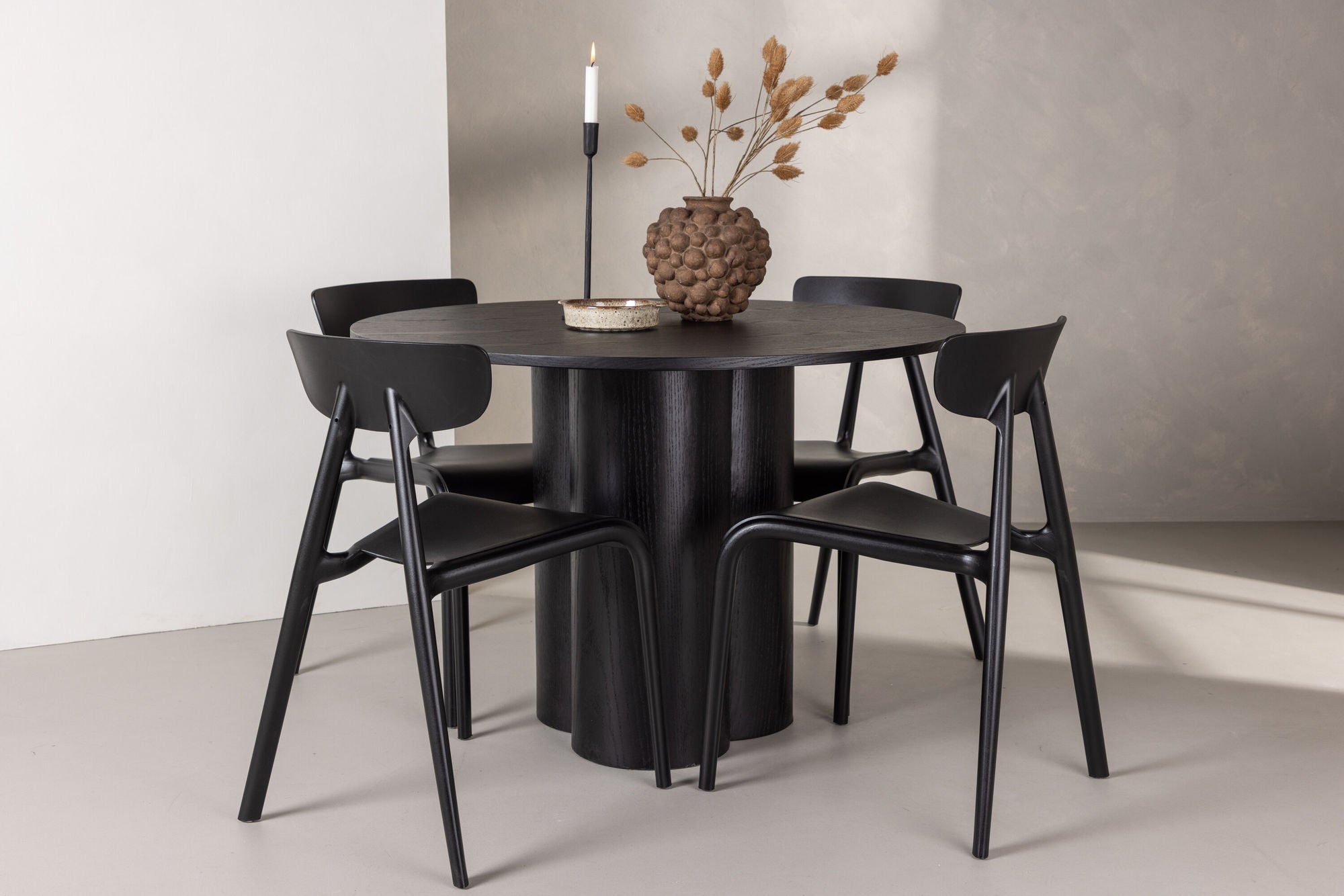 Venture Home OliviaDiningbord-Black/BlackVeneer+UrsholmenDiningstol-BlackPolypropylene_4