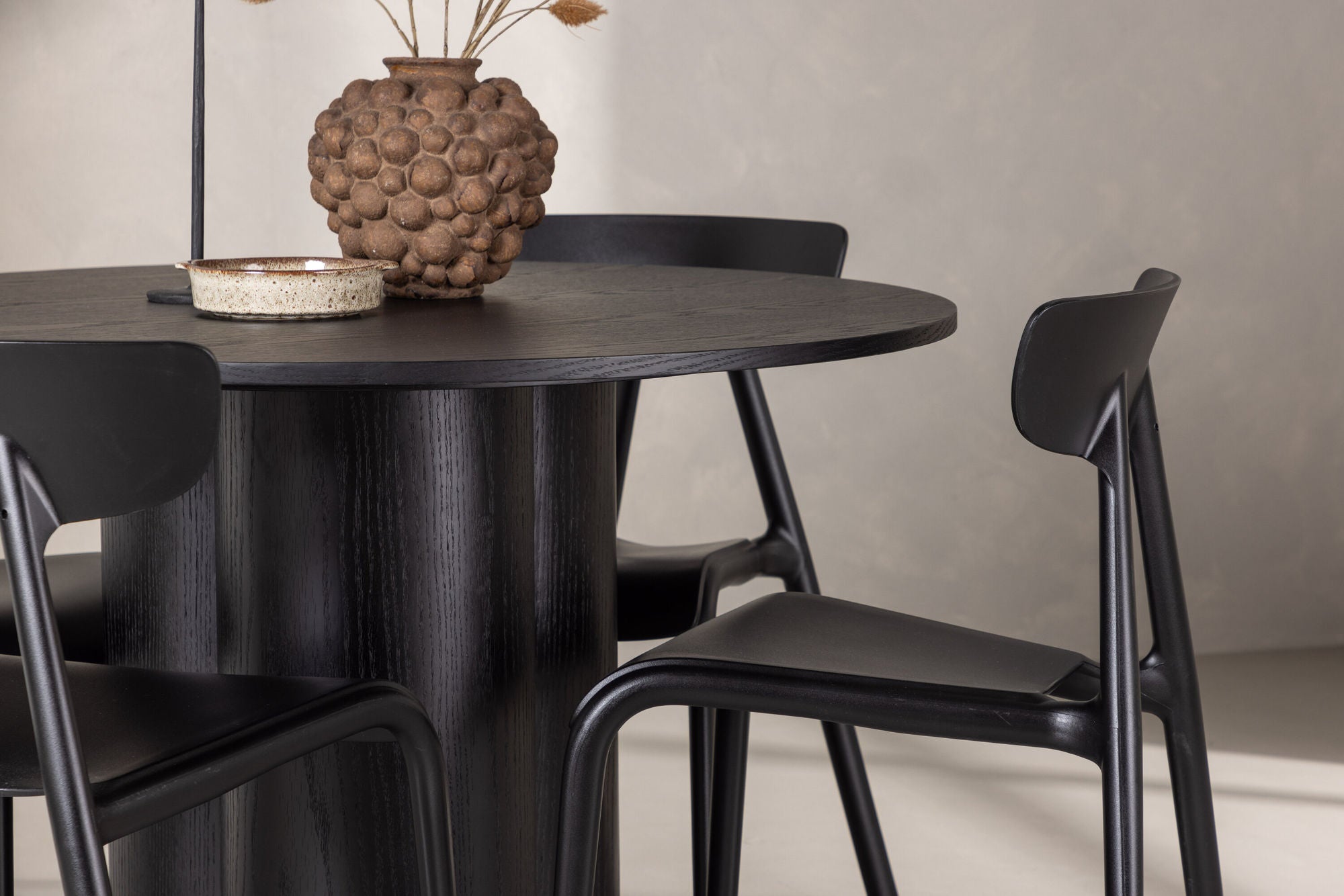 Venture Home OliviaDiningbord-Black/BlackVeneer+UrsholmenDiningstol-BlackPolypropylene_4
